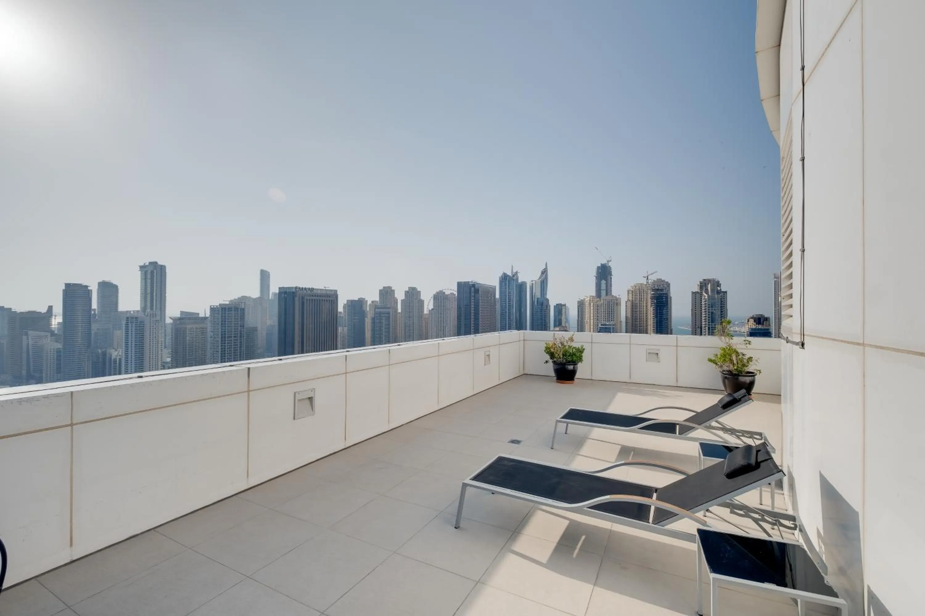 Day in Luxury Apt - Rooftop Pool - City View