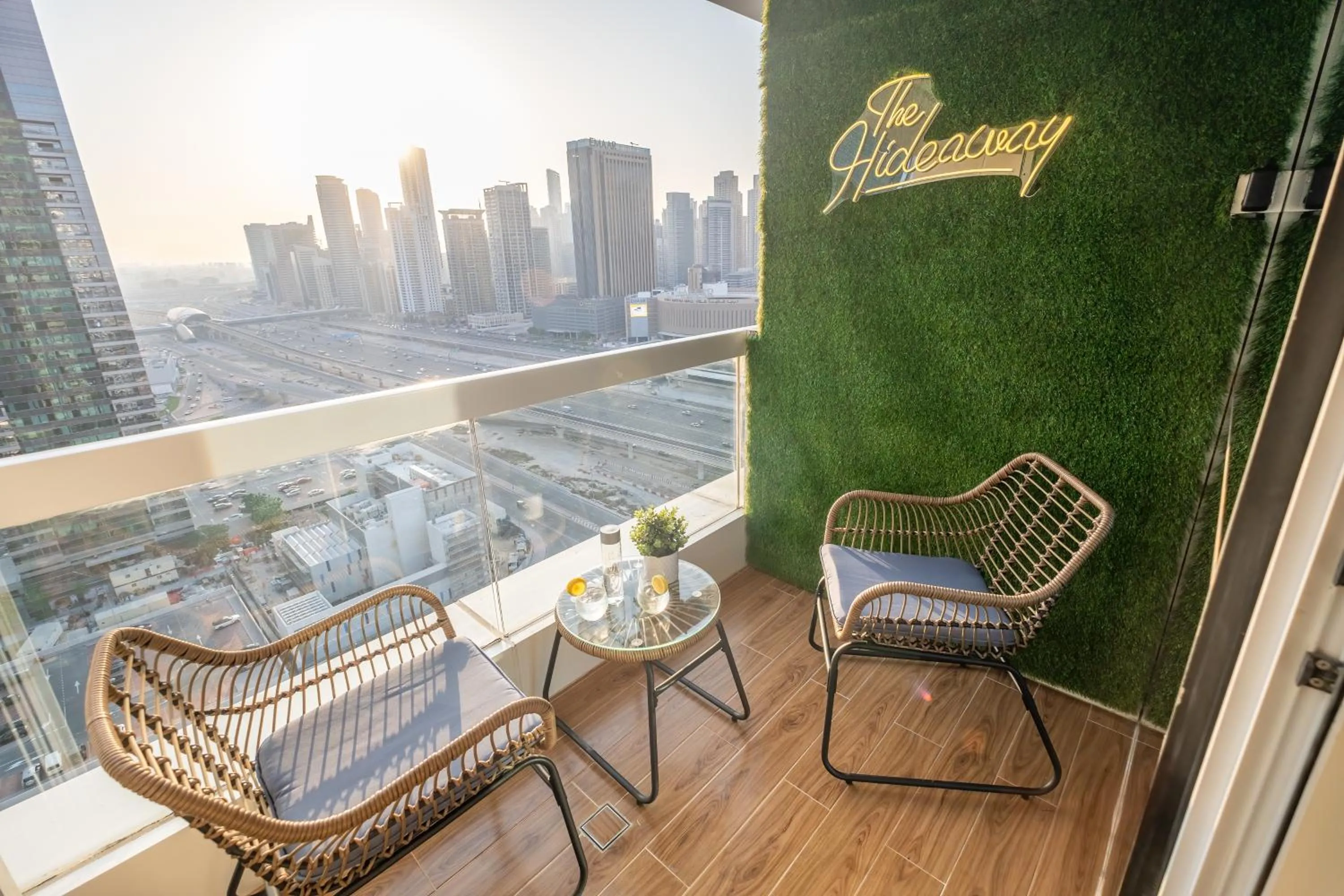 Day in Luxury Apt - Rooftop Pool - City View