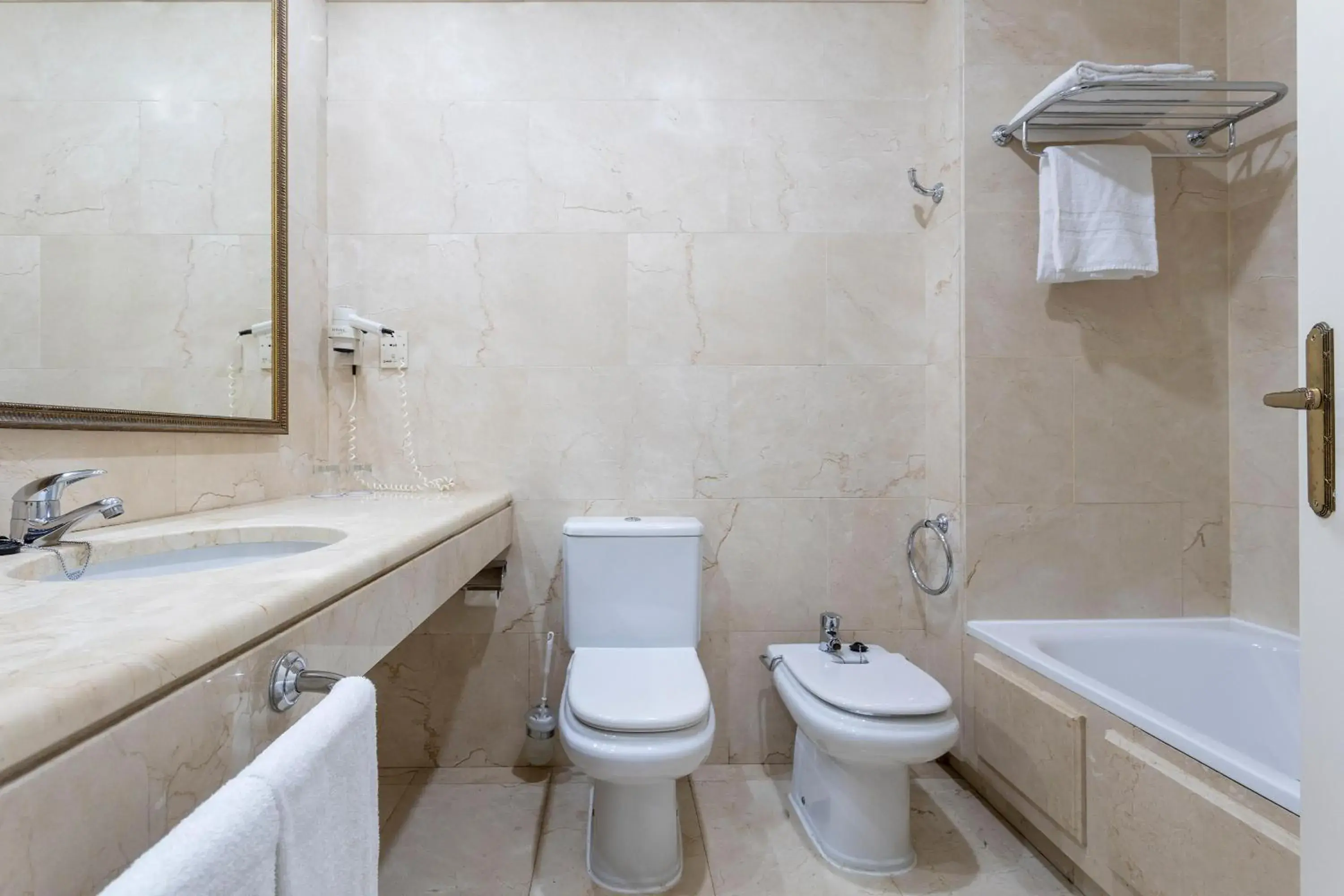 Bathroom in Hotel Best Osuna Bathroom in Hotel Best Osuna