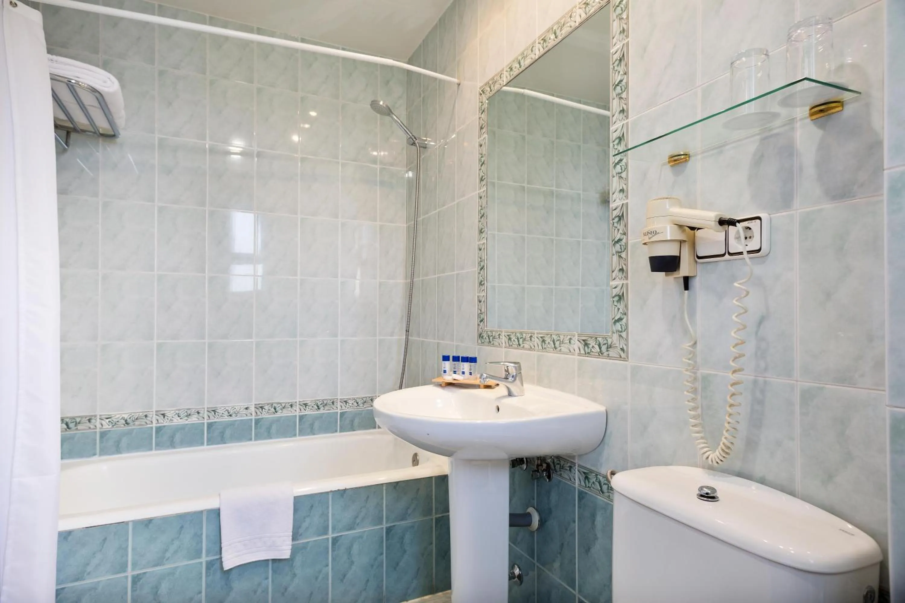 Bathroom in Hotel Best Osuna