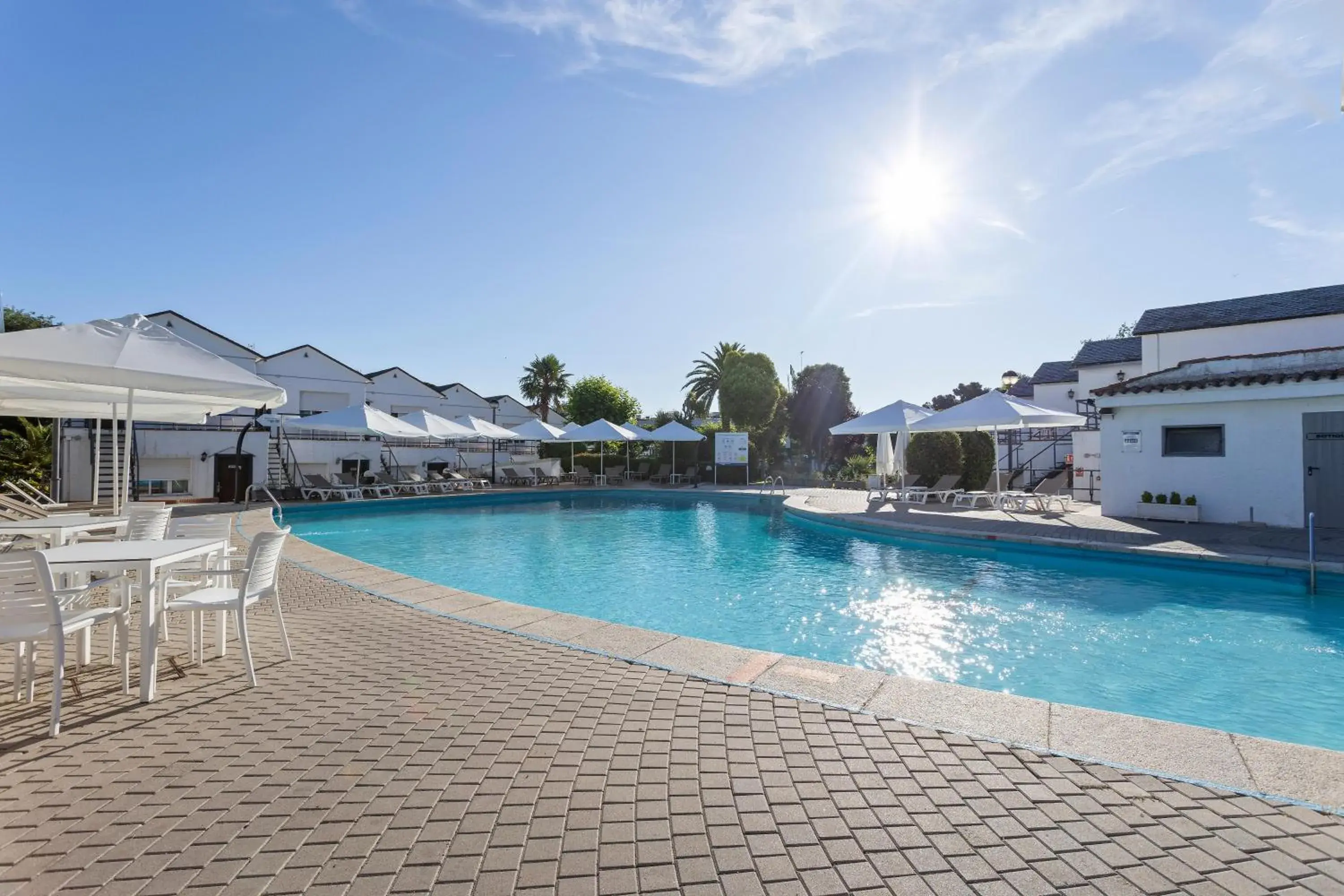 Swimming pool in Hotel Best Osuna Swimming pool in Hotel Best Osuna