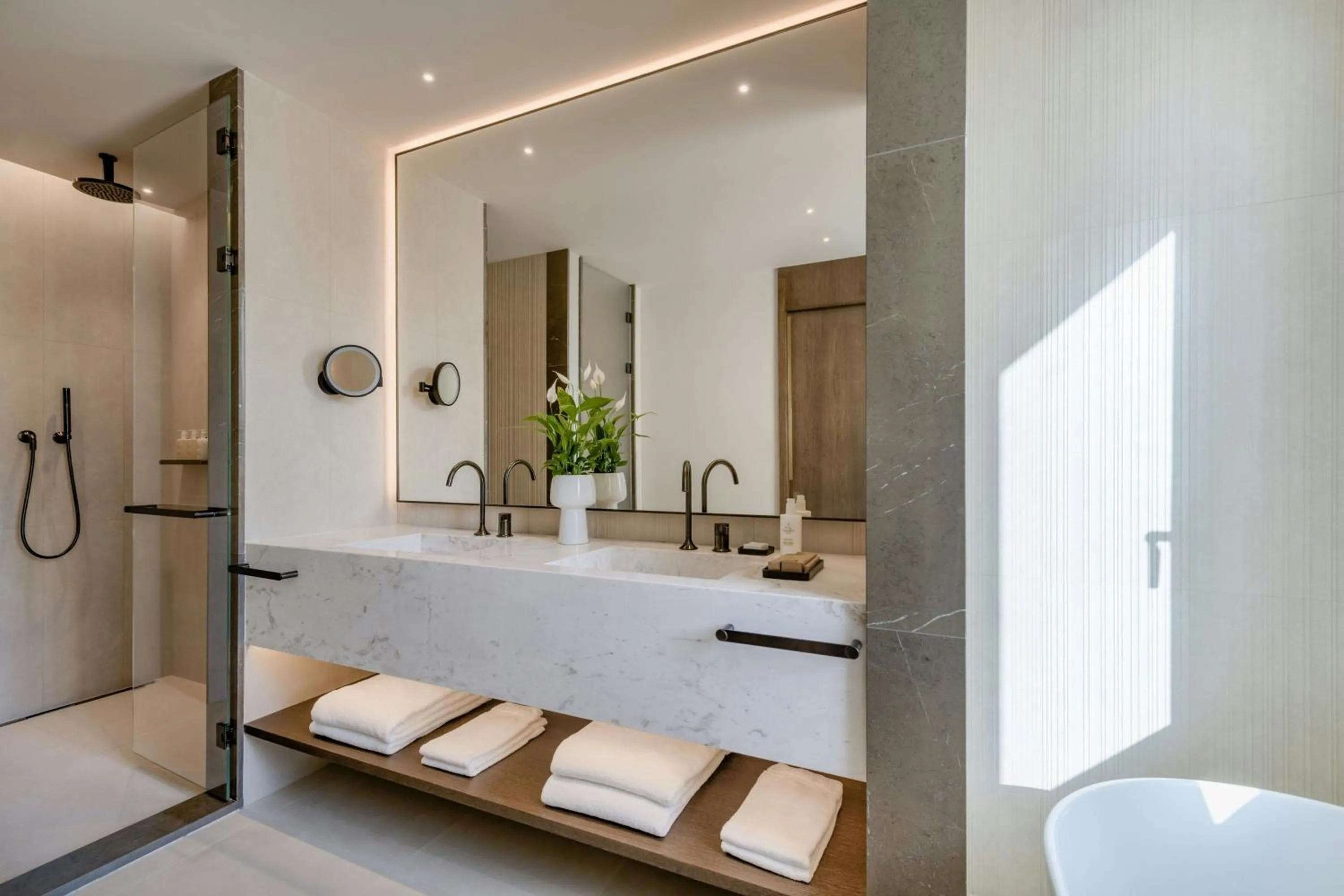 Bathroom in JW Marriott Hotel Madrid