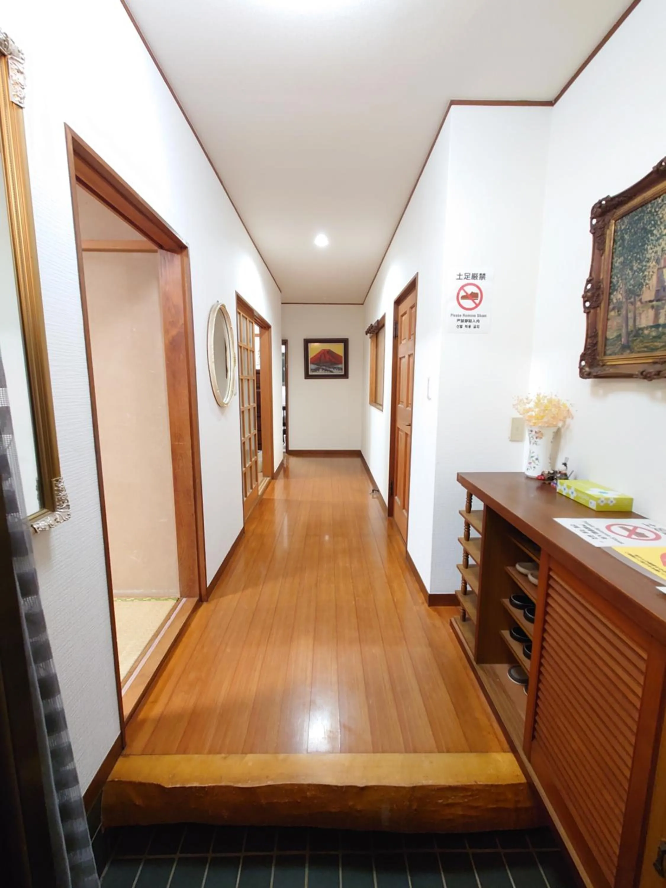 season guest house in nishi shinjuku 100 square meters, 4 bedrooms, 2 living rooms