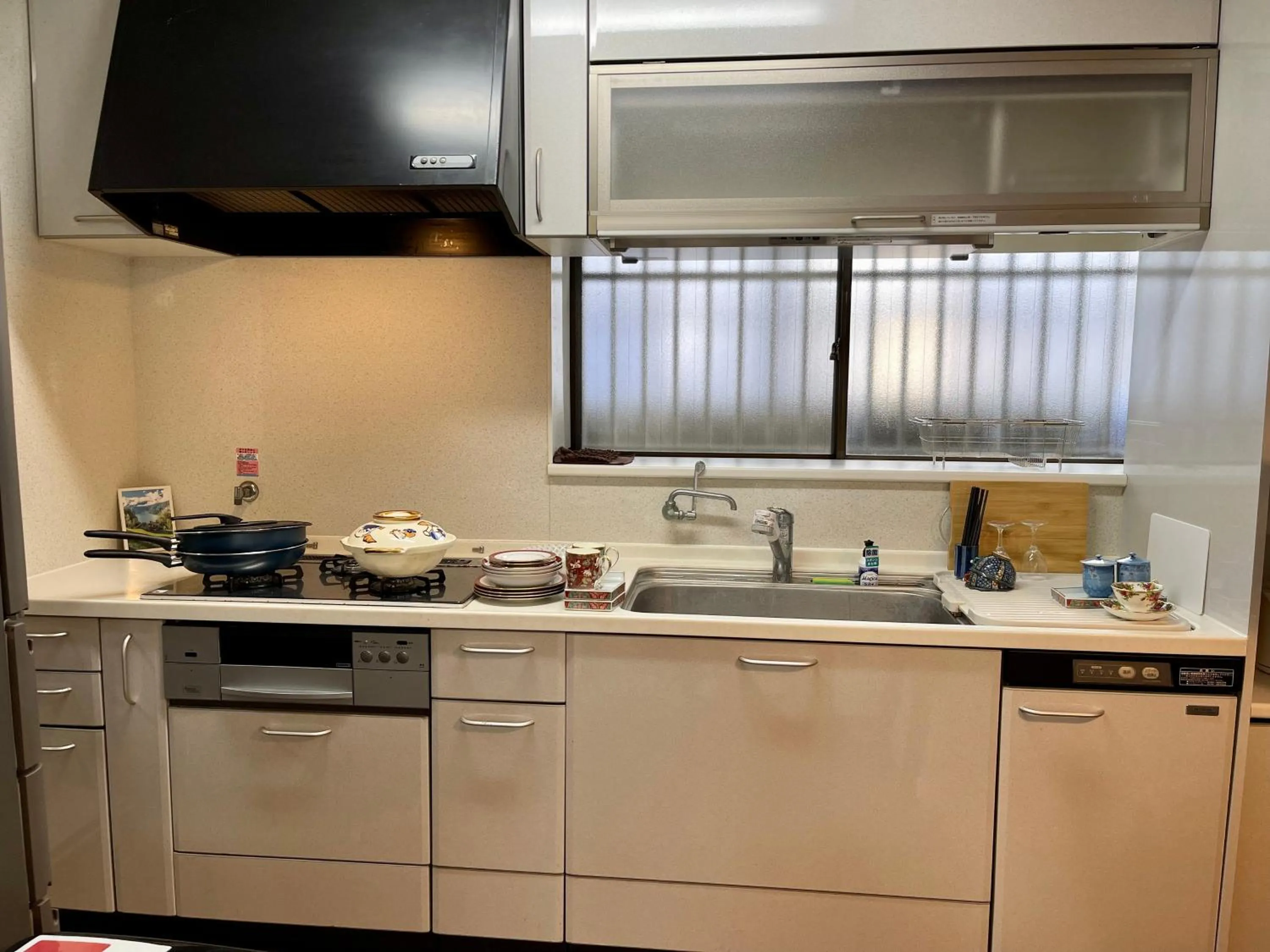 season guest house in nishi shinjuku 100 square meters, 4 bedrooms, 2 living rooms