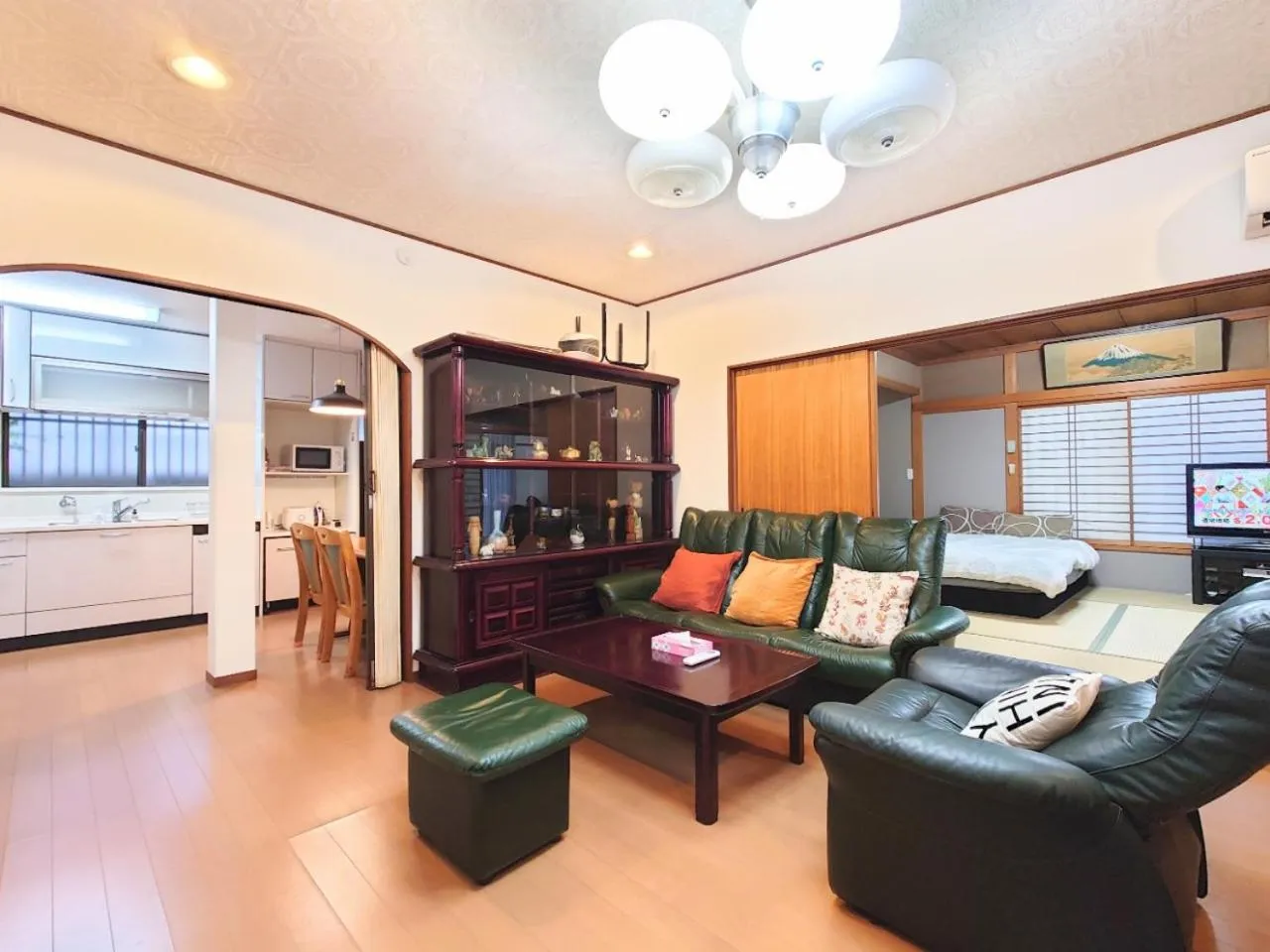 season guest house in nishi shinjuku 100 square meters, 4 bedrooms, 2 living rooms