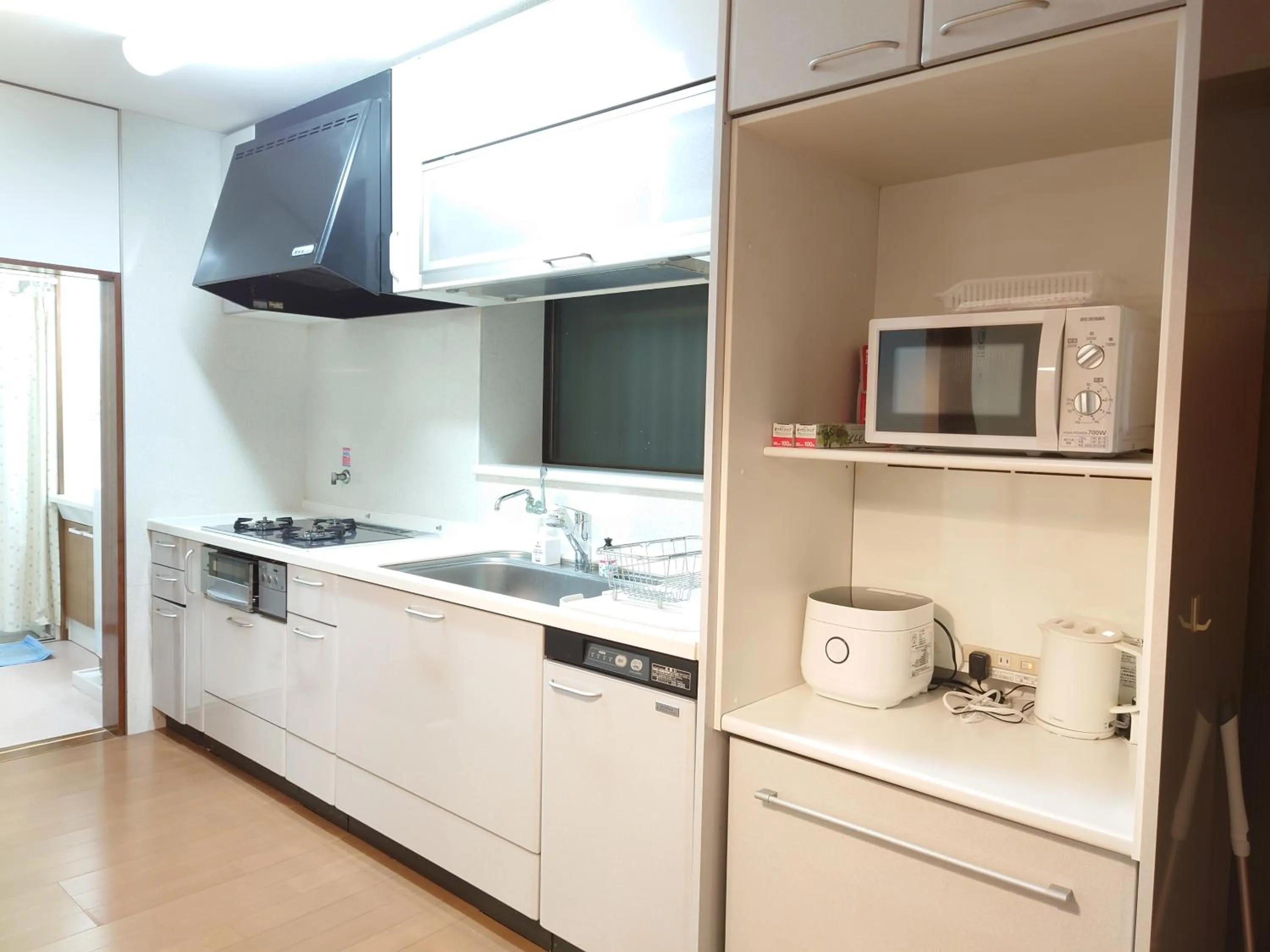 season guest house in nishi shinjuku 100 square meters, 4 bedrooms, 2 living rooms