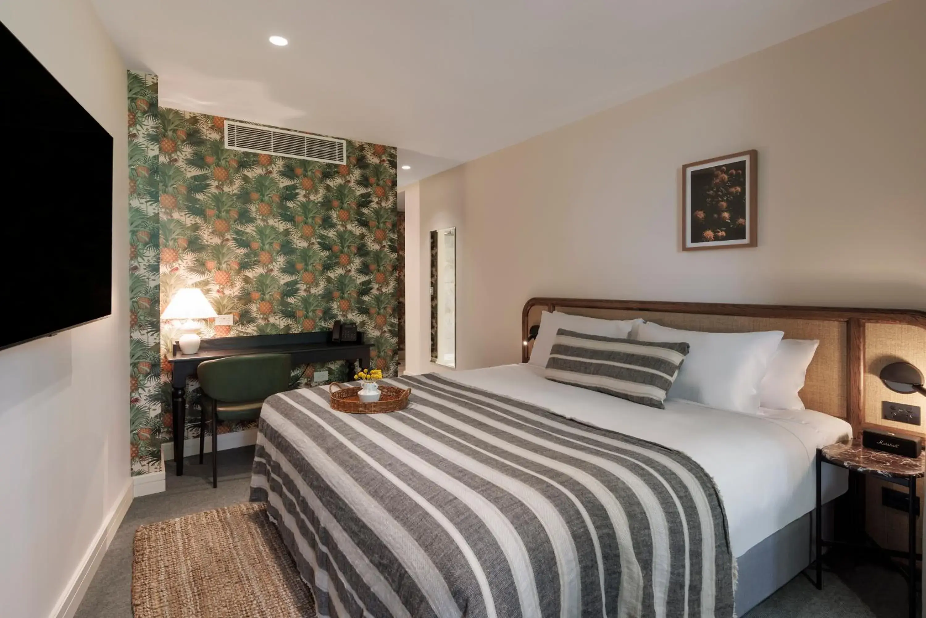 Bedroom, Bed in 202 Elizabeth Bedroom, Bed in 202 Elizabeth