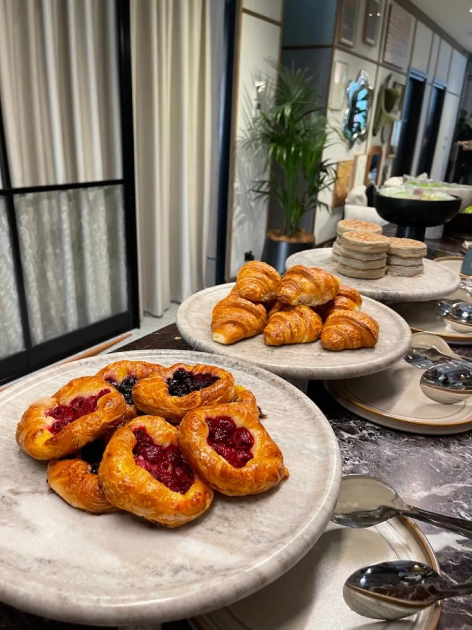 Breakfast in 202 Elizabeth