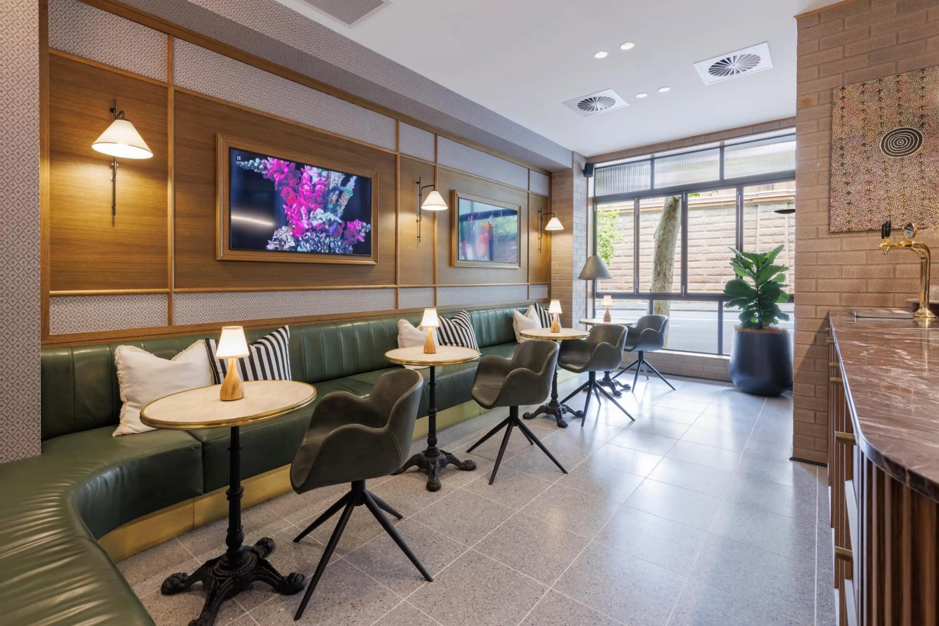 Communal lounge/ TV room in 202 Elizabeth