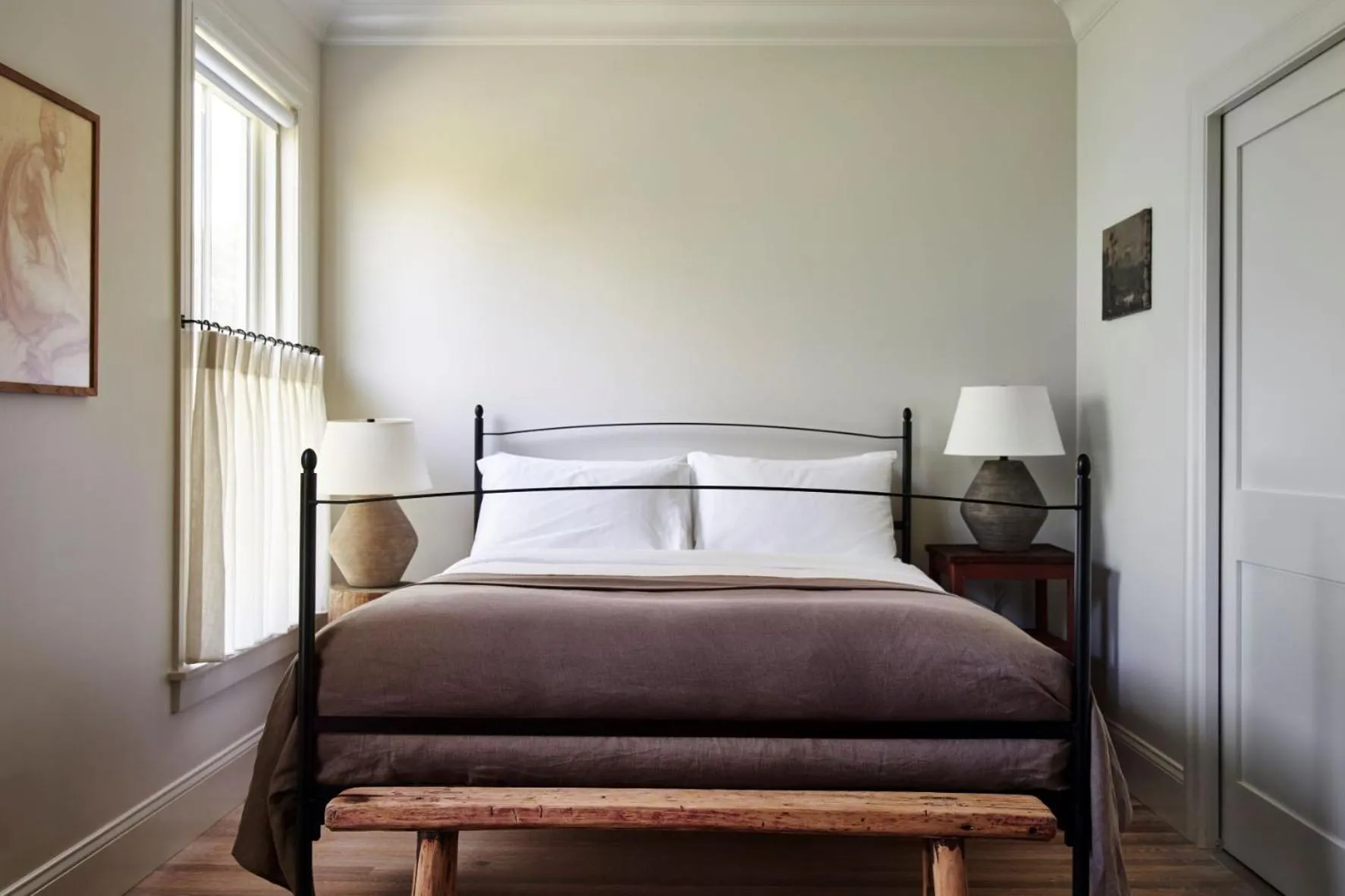 Bedroom, Bed in Inness