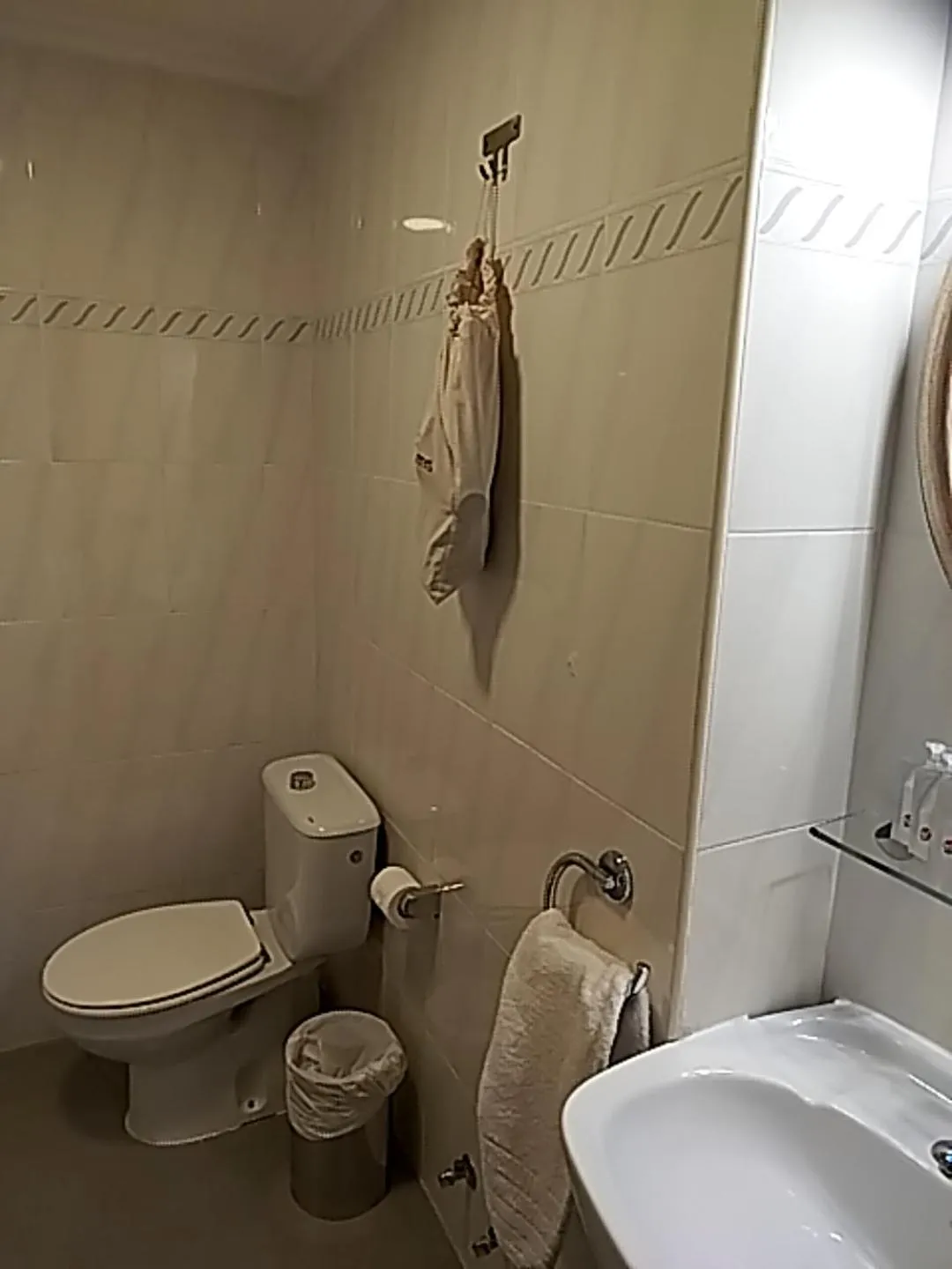 Toilet in Hotel Mercado by gaiarooms