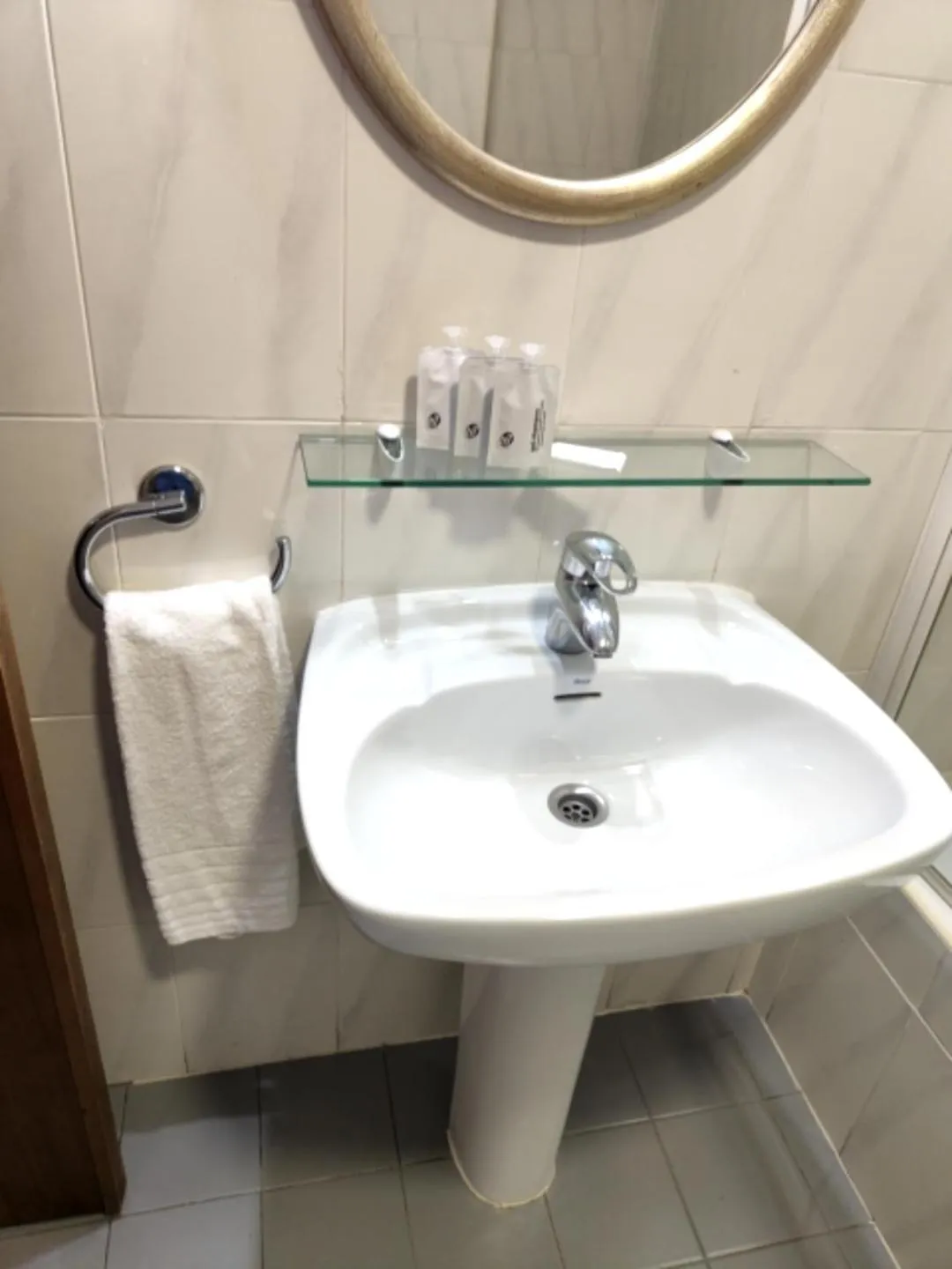 Bathroom in Hotel Mercado by gaiarooms