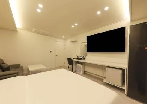 Bed in Gwangju Brown Dot Chungjang