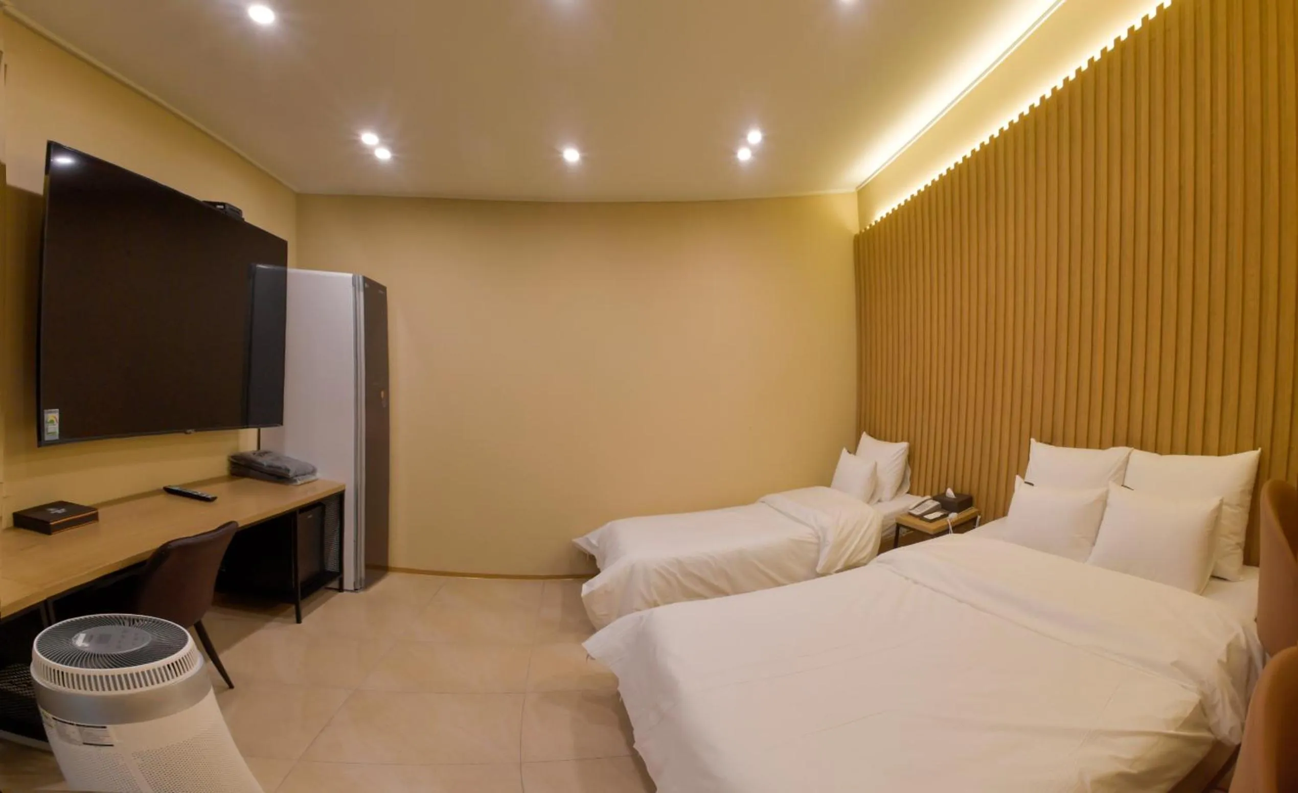 Bed in Gwangju Brown Dot Chungjang