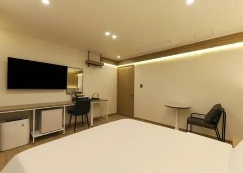 Bed in Gwangju Brown Dot Chungjang