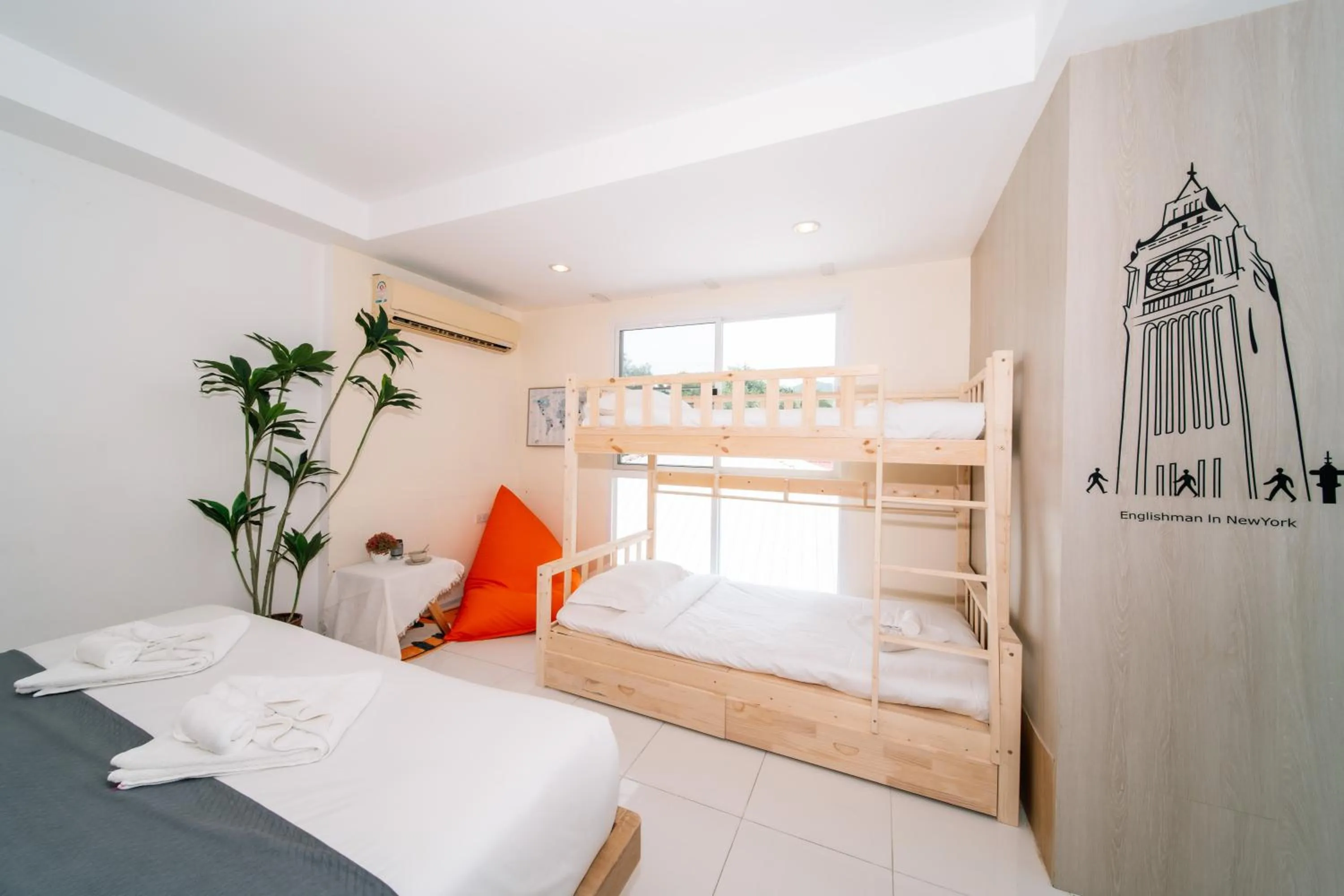 Bed in Catnip Seaside Hotel&Cafe