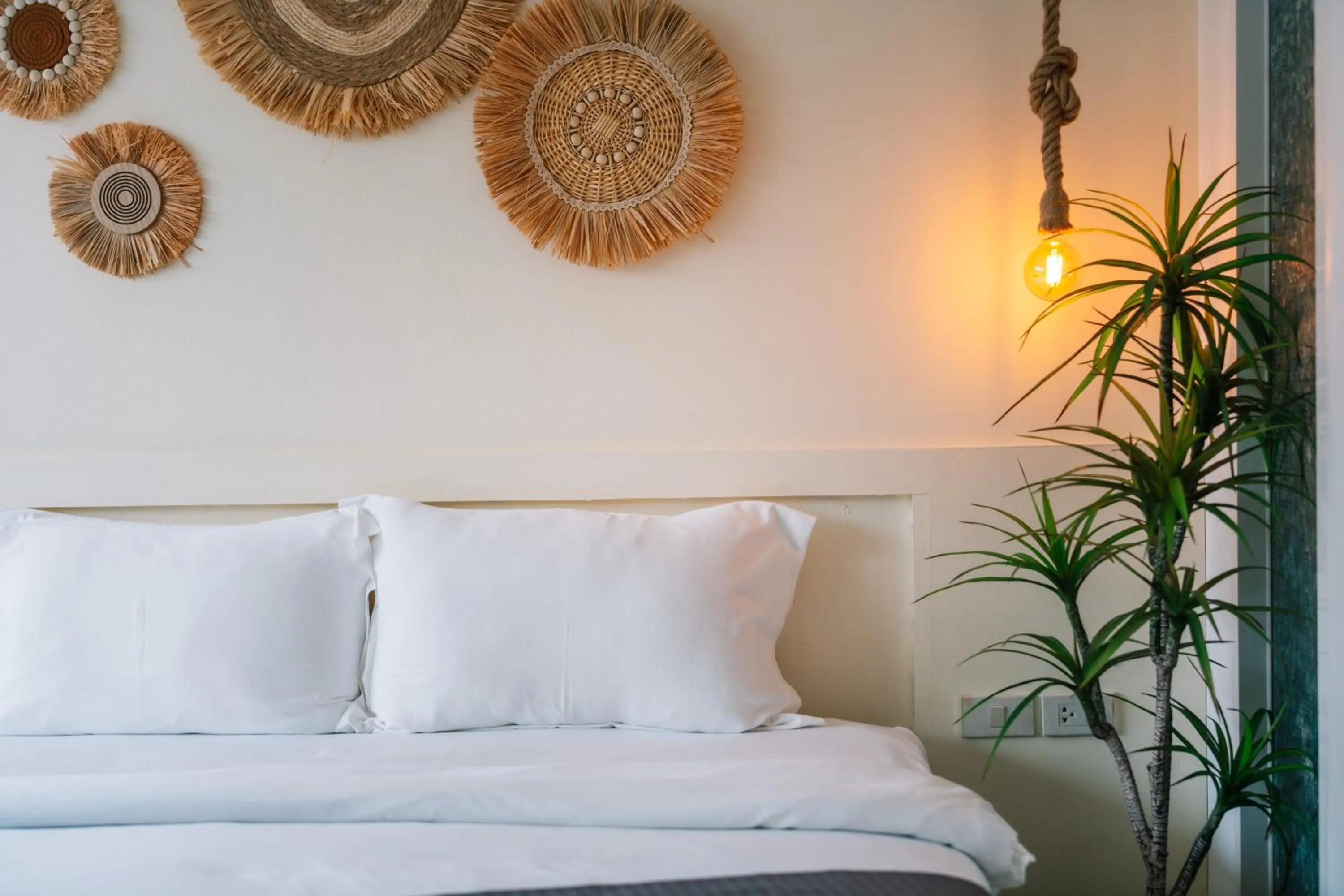 Bed in Catnip Seaside Hotel&Cafe