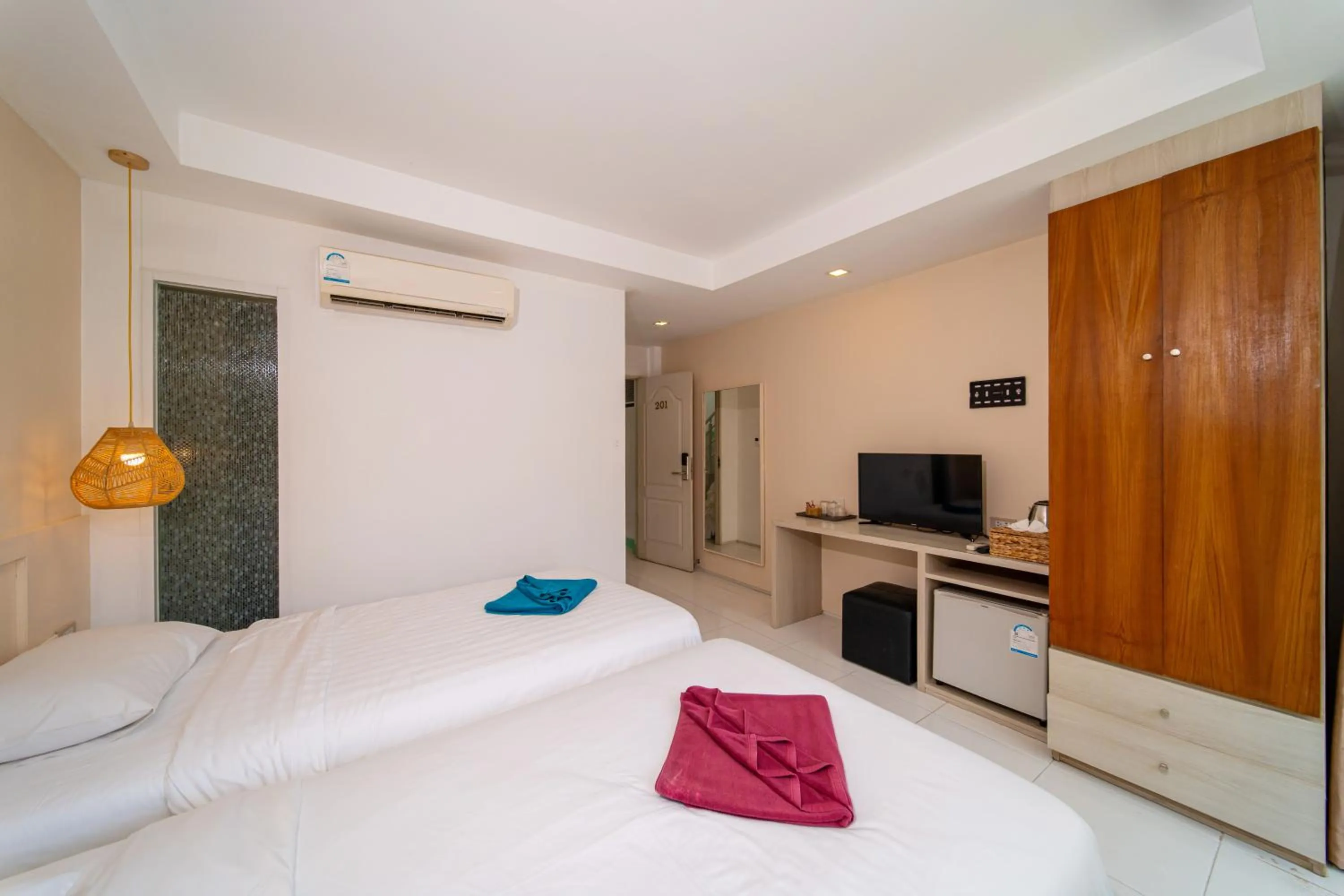 Bed in Catnip Seaside Hotel&Cafe