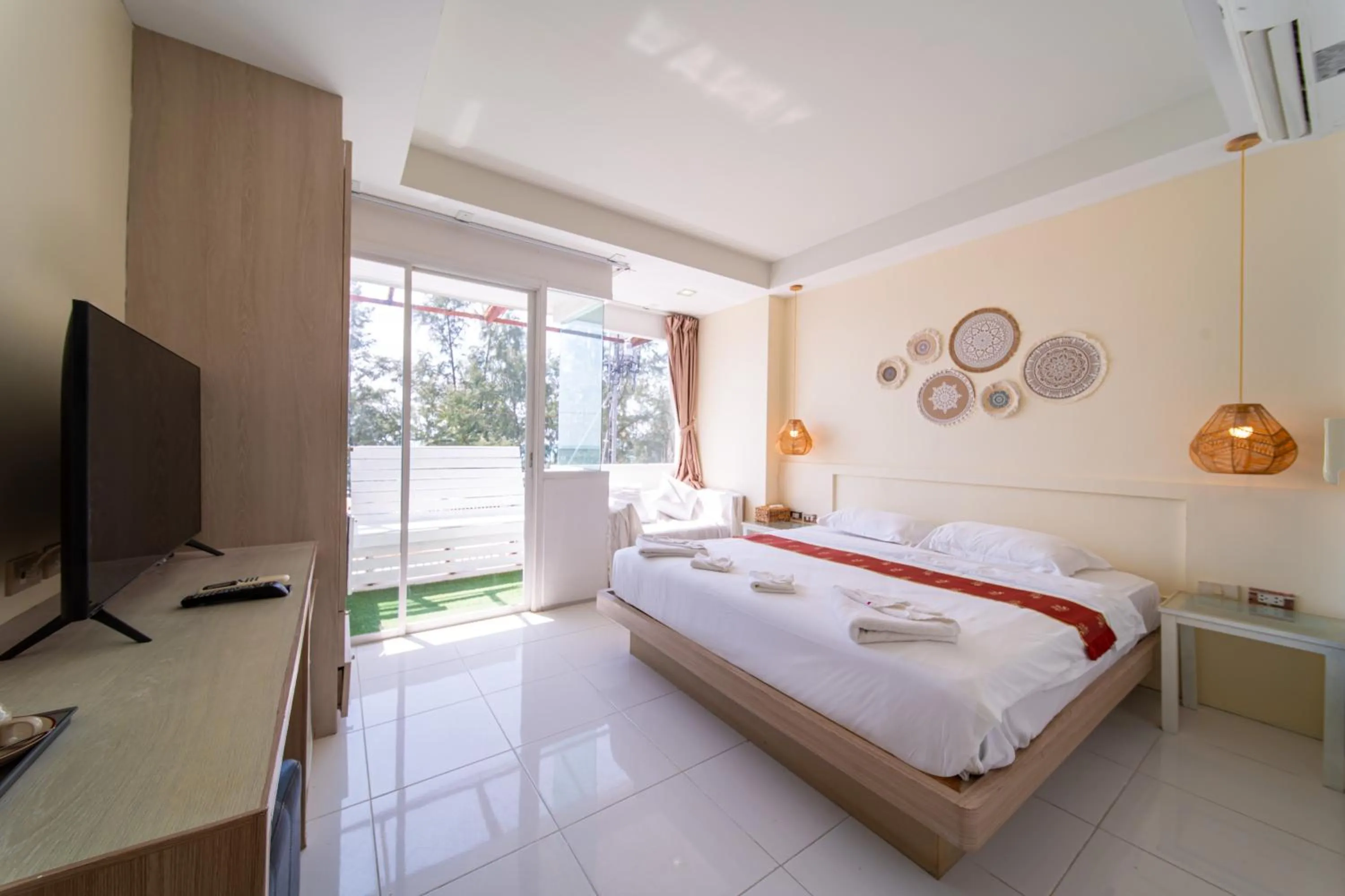 Bed in Catnip Seaside Hotel&Cafe