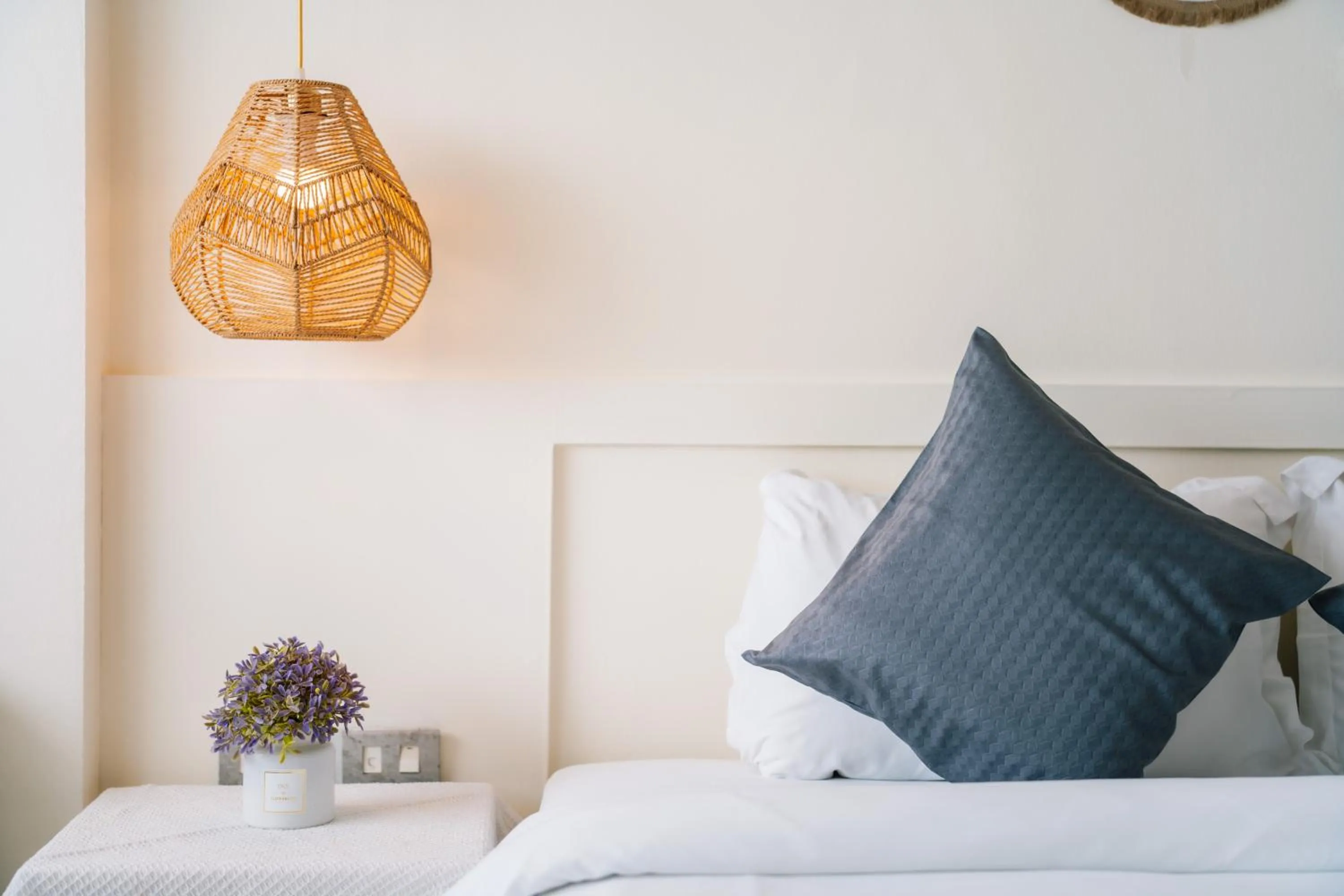 Bed in Catnip Seaside Hotel&Cafe