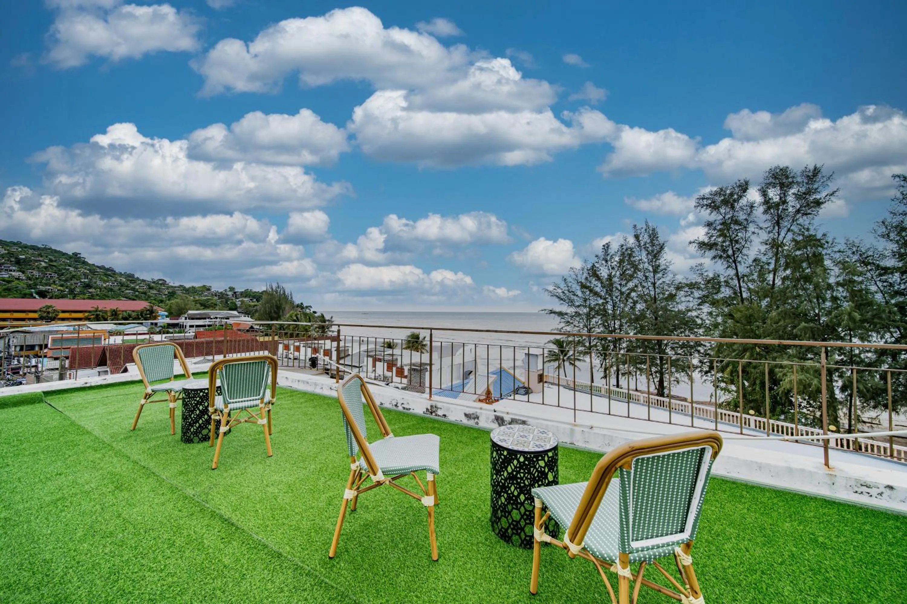 Day in Catnip Seaside Hotel&Cafe