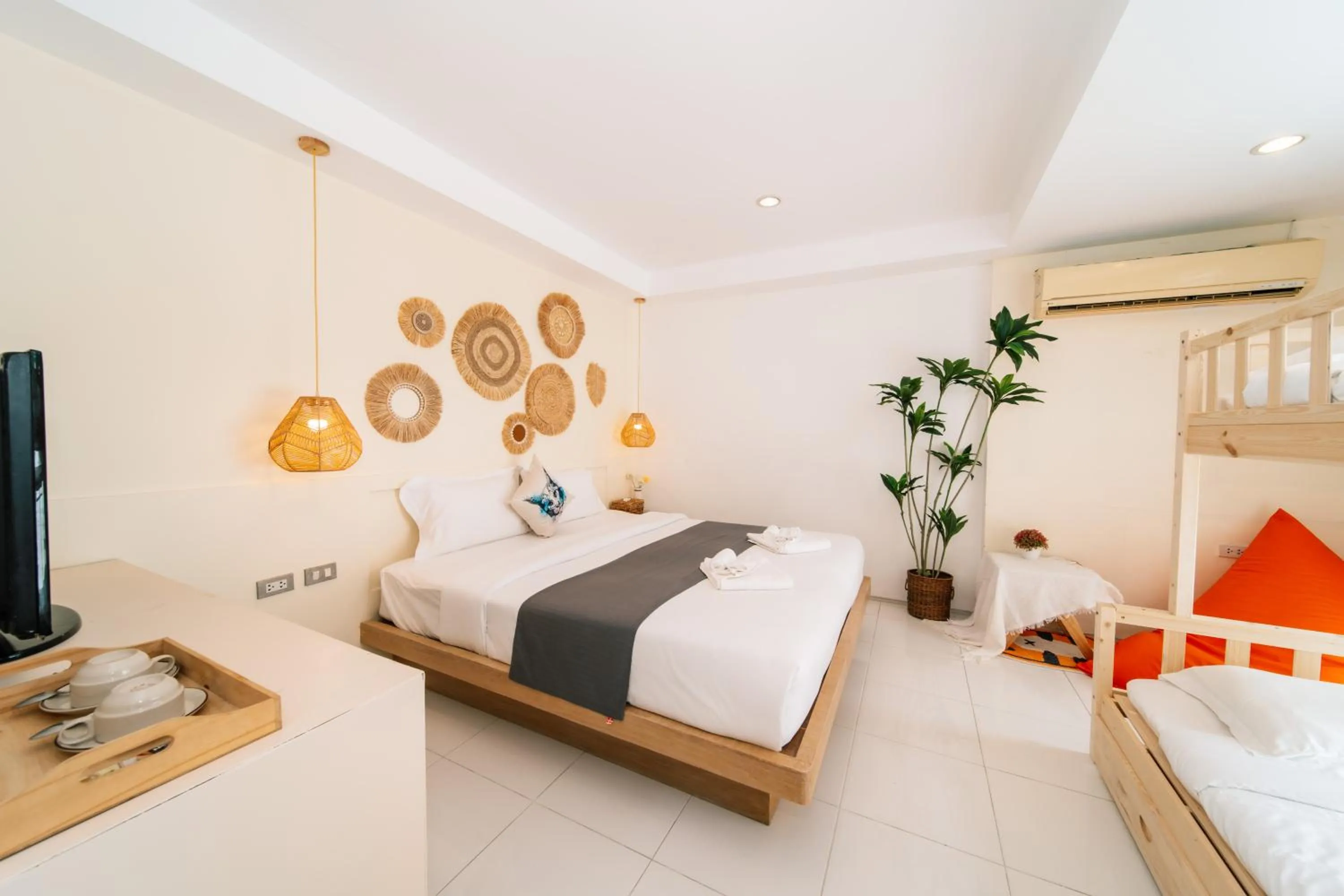 Bed in Catnip Seaside Hotel&Cafe