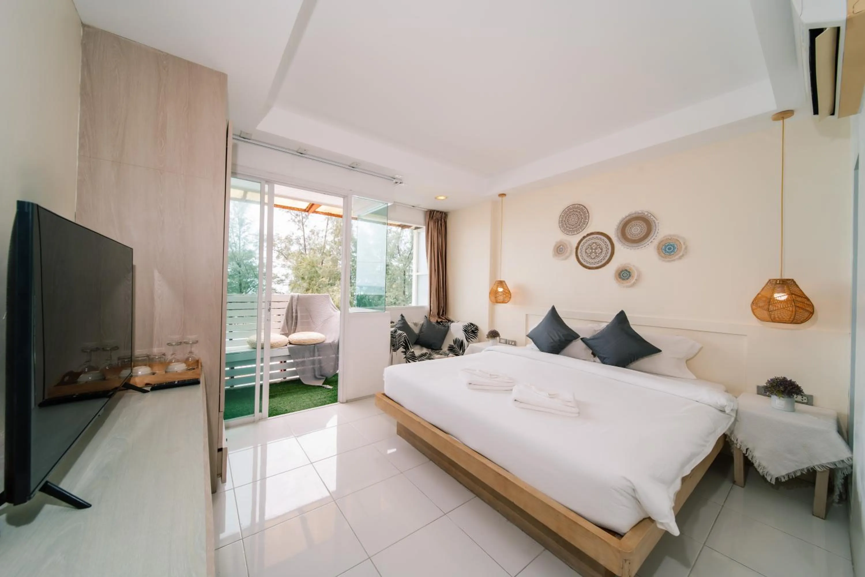 Bed in Catnip Seaside Hotel&Cafe