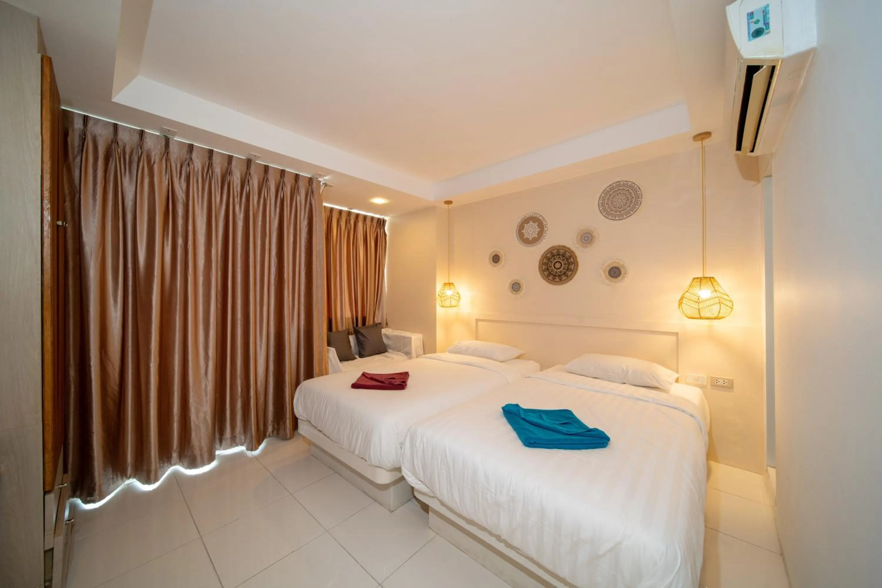 Bed in Catnip Seaside Hotel&Cafe