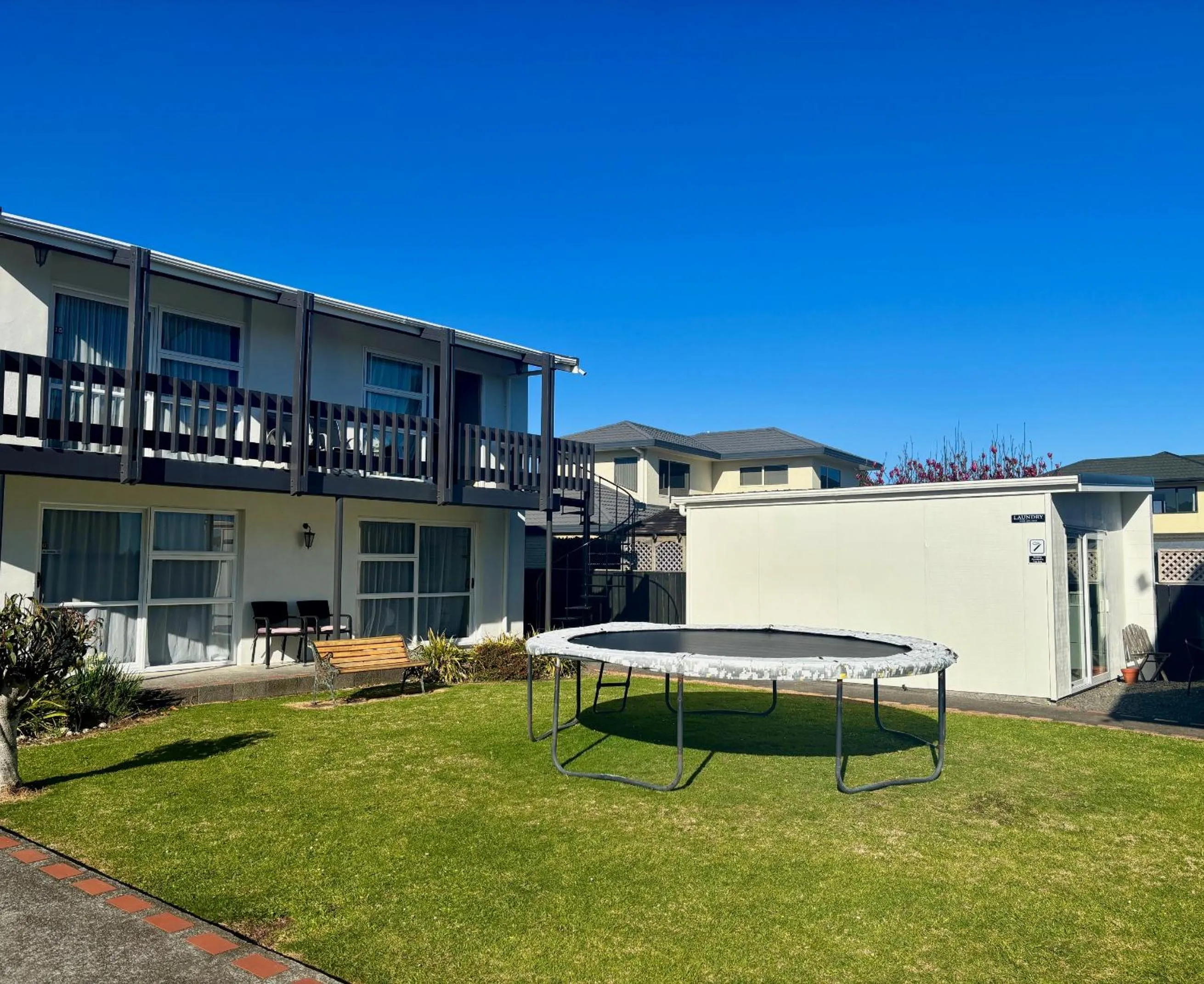 Property building in Parkside Motel and Apartments