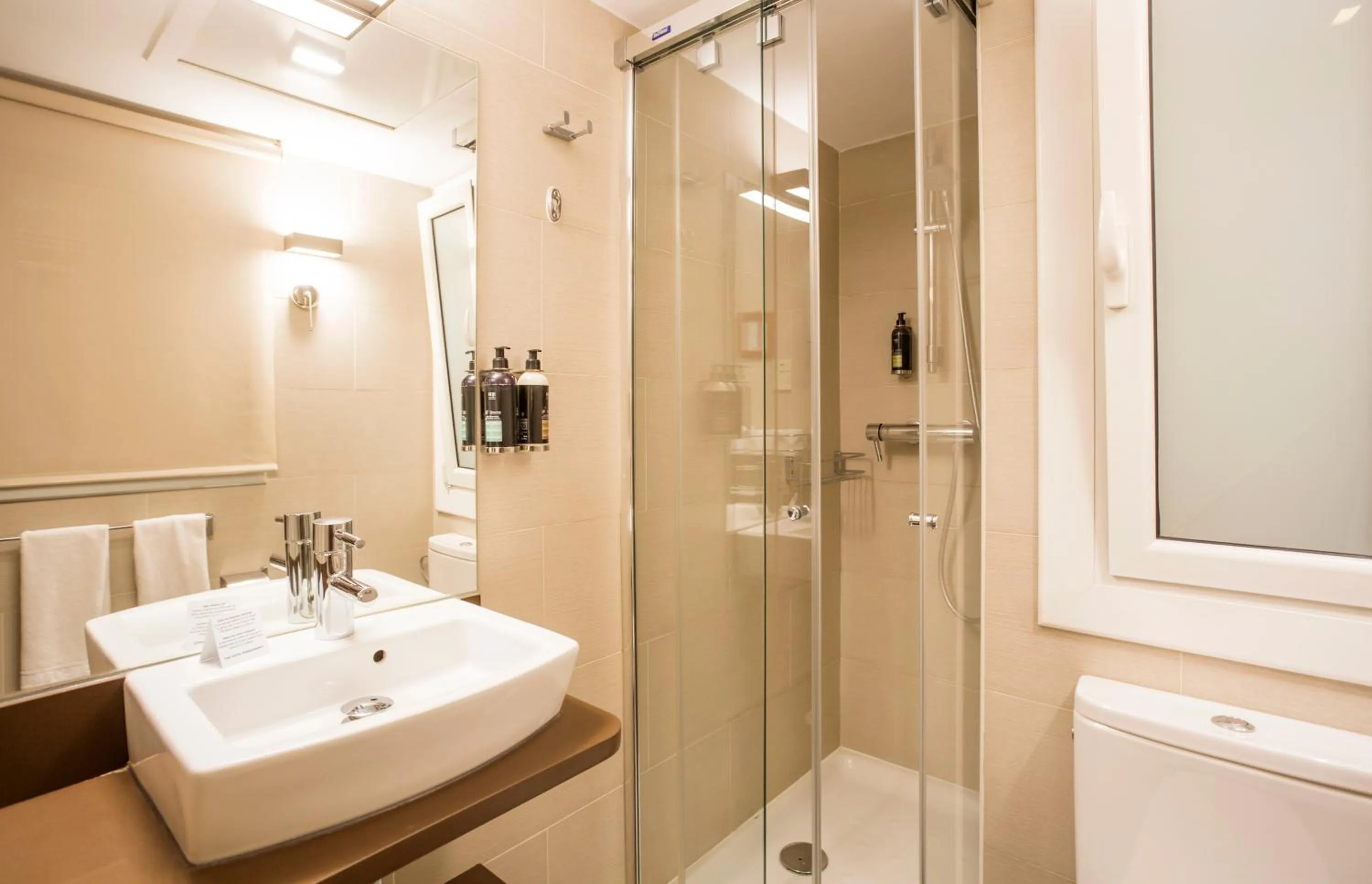 Bathroom in Aparthotel Silver