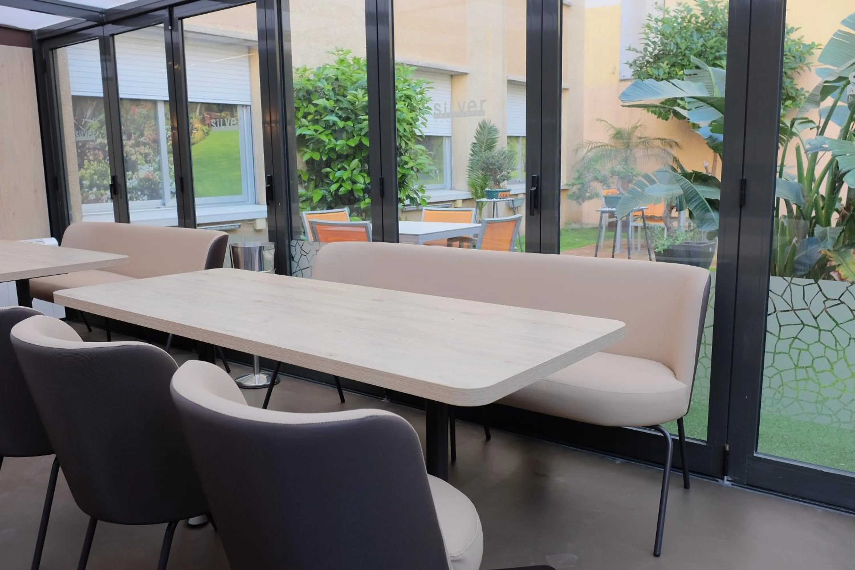 Communal lounge/ TV room in Aparthotel Silver