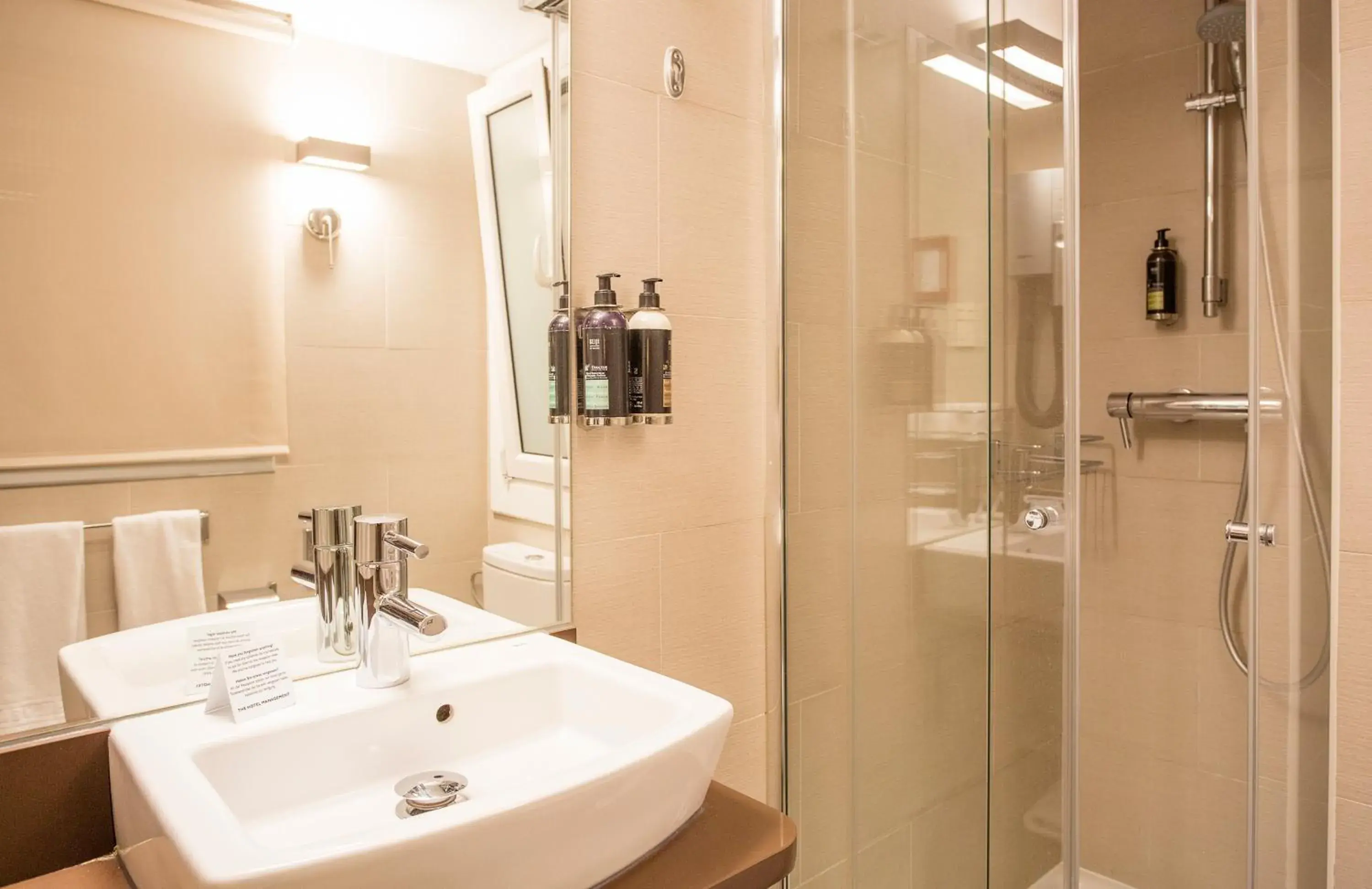 Bathroom in Aparthotel Silver Bathroom in Aparthotel Silver