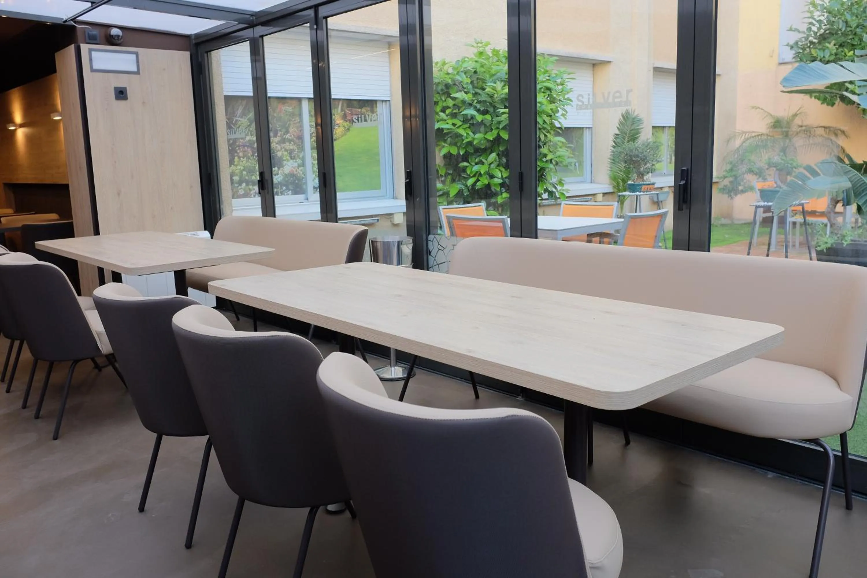 Communal lounge/ TV room in Aparthotel Silver