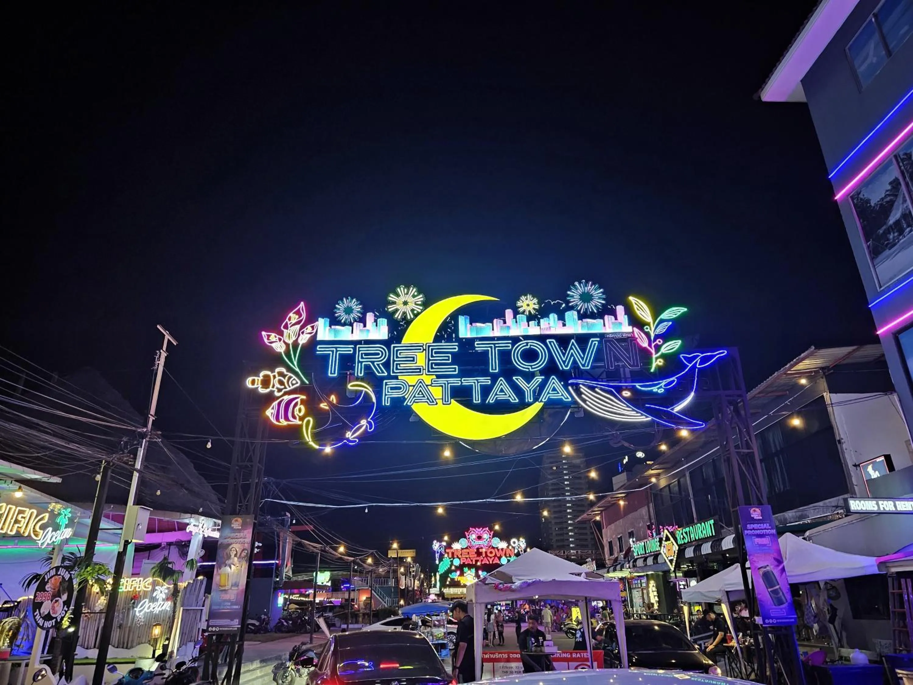 Night in The Base Inn Pattaya