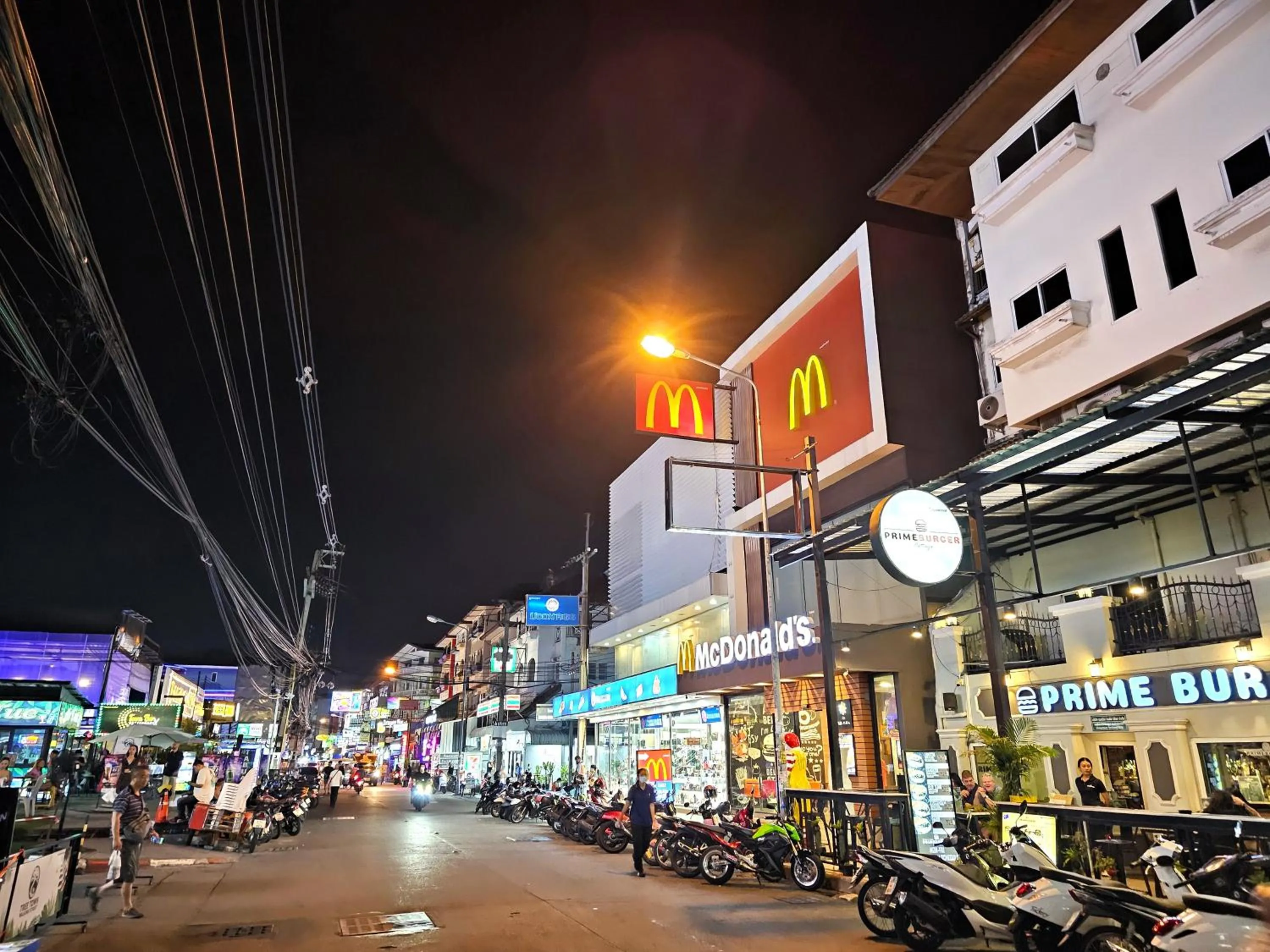 Night in The Base Inn Pattaya