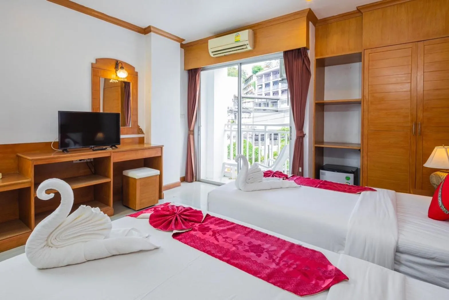 Photo of the whole room, Bed in Sun Shine Patong