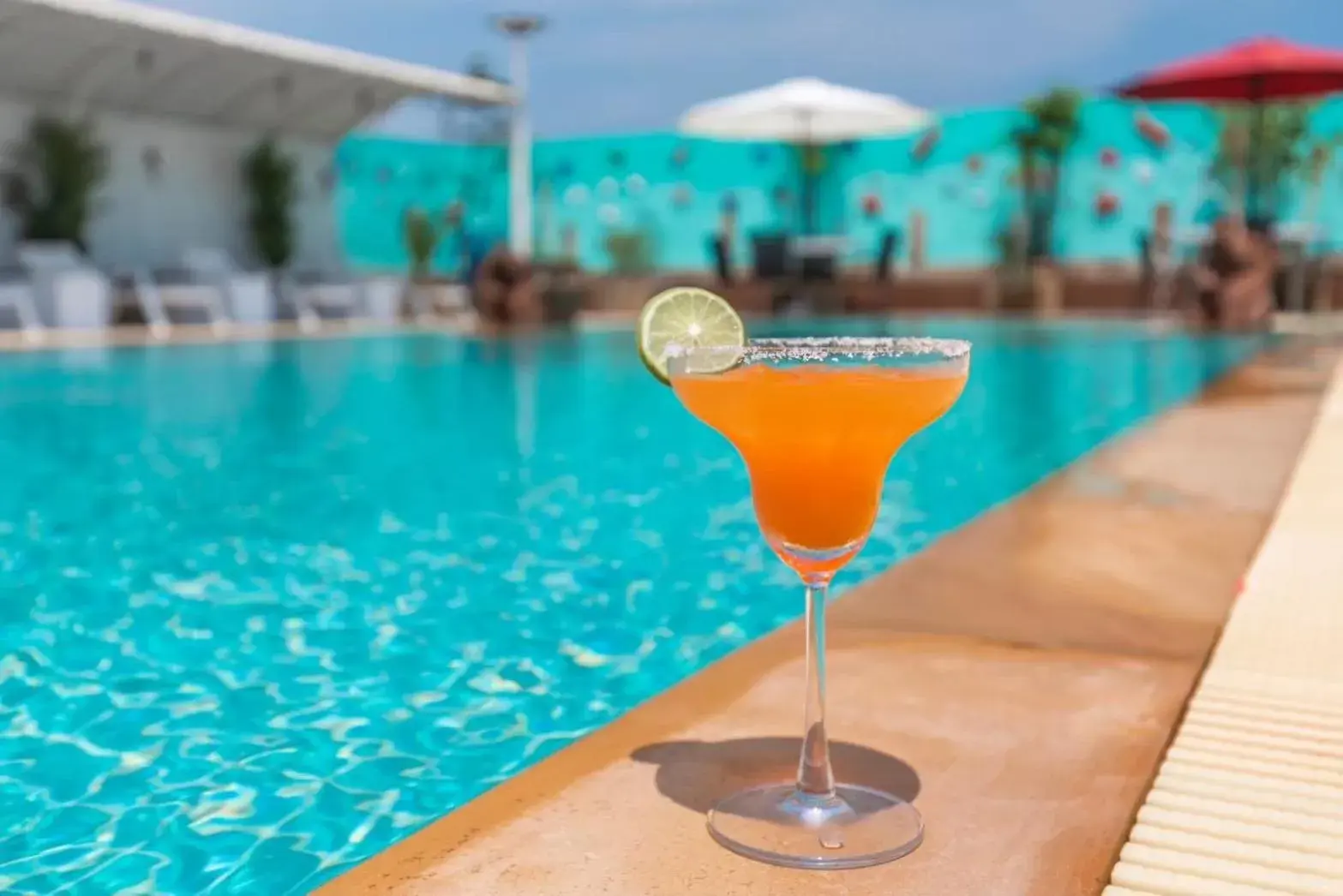 Swimming pool in Sun Shine Patong Swimming pool in Sun Shine Patong