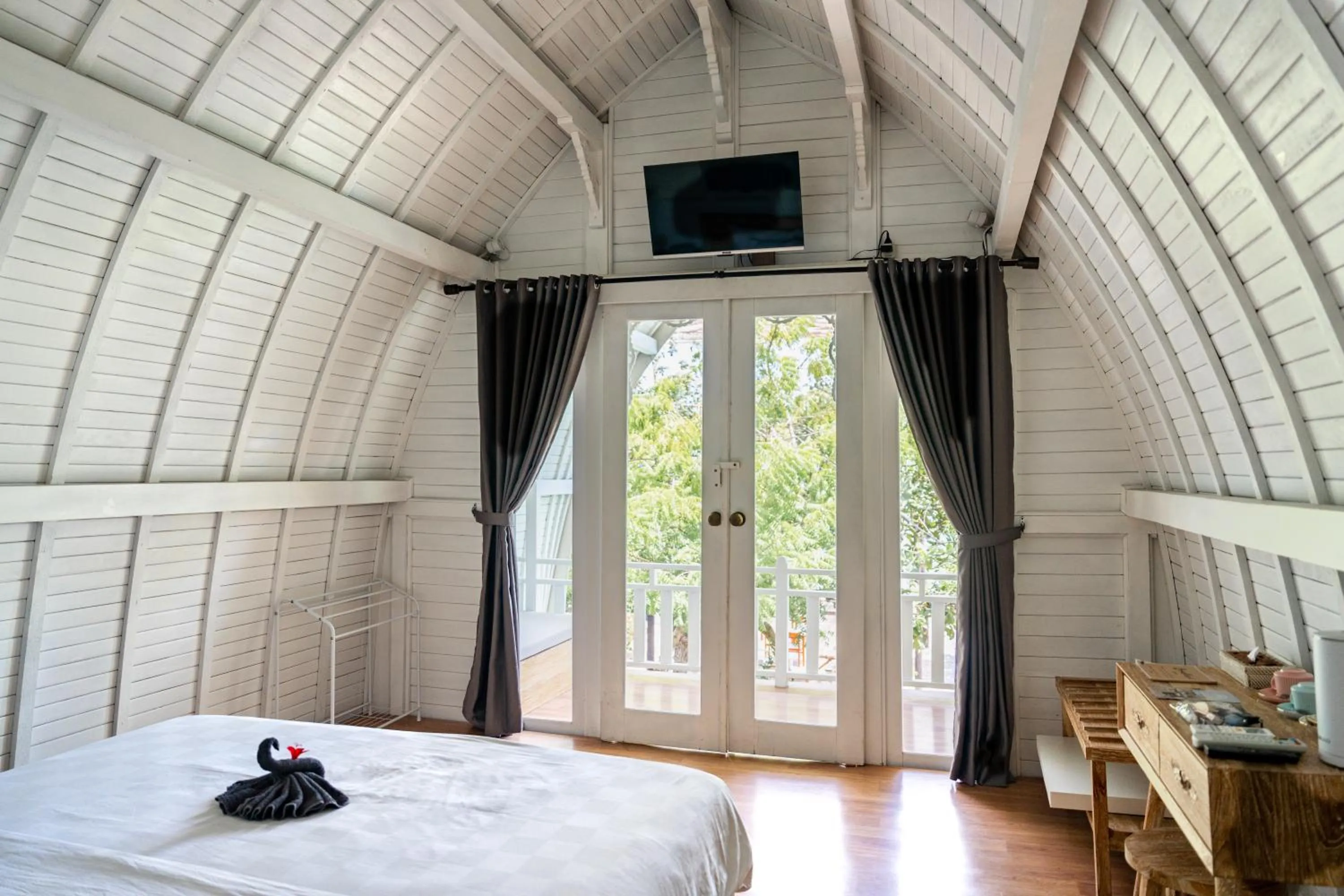 Bed in Mambo Beach Resort