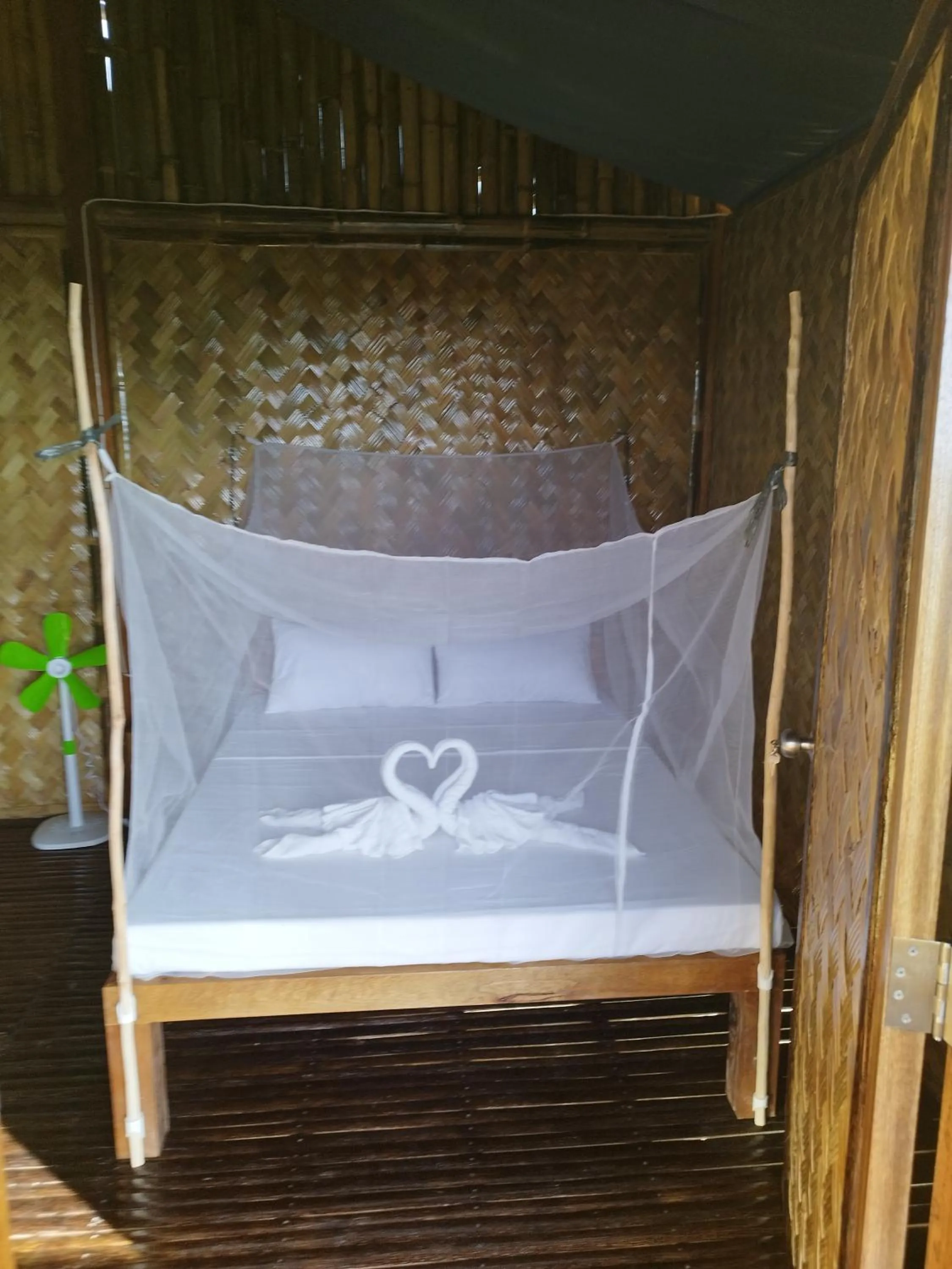 Bedroom, Bed in Ocean Green Eco Lodge