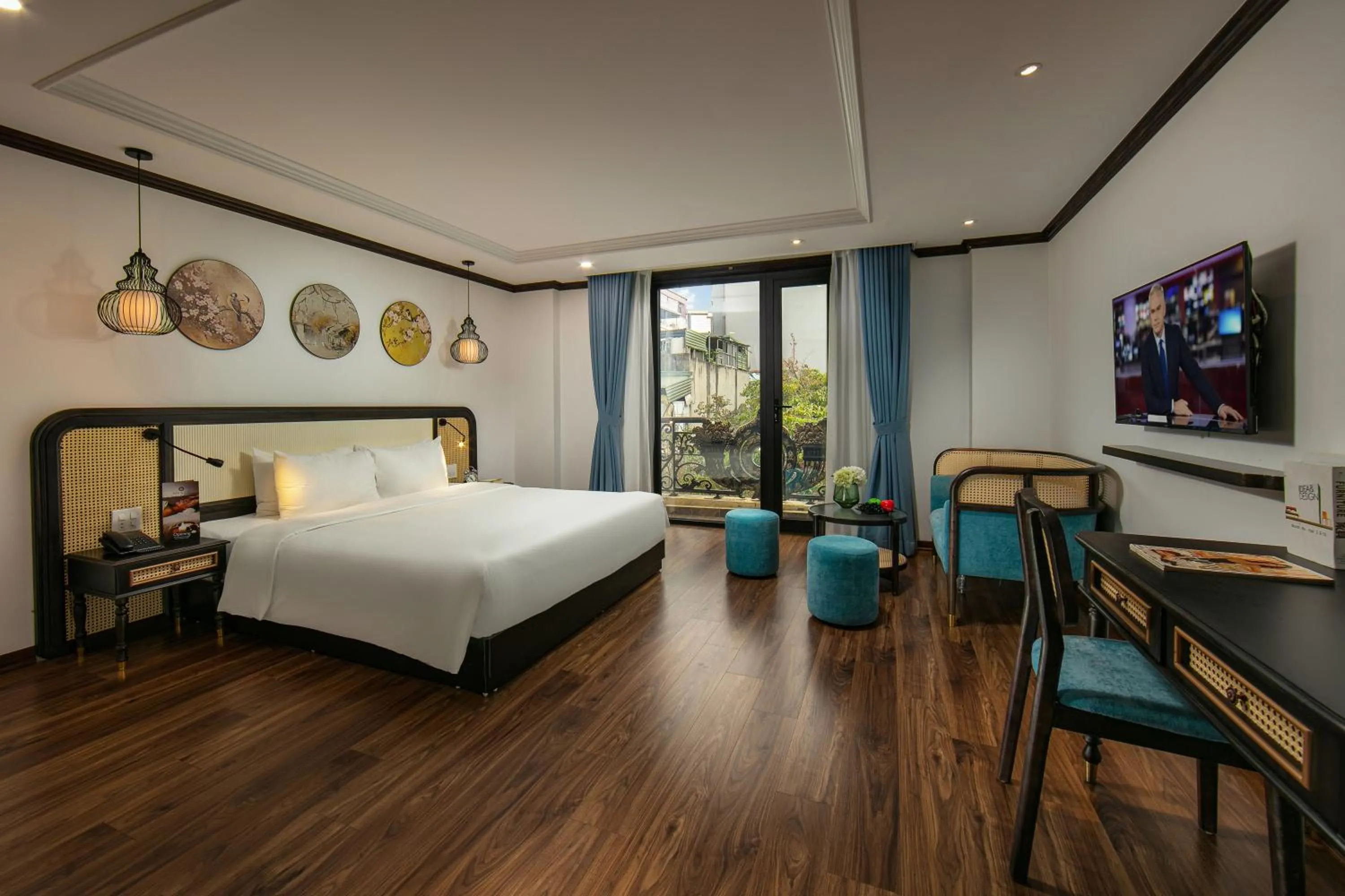 Balcony/Terrace, Bed in Media Central Hotel & Spa