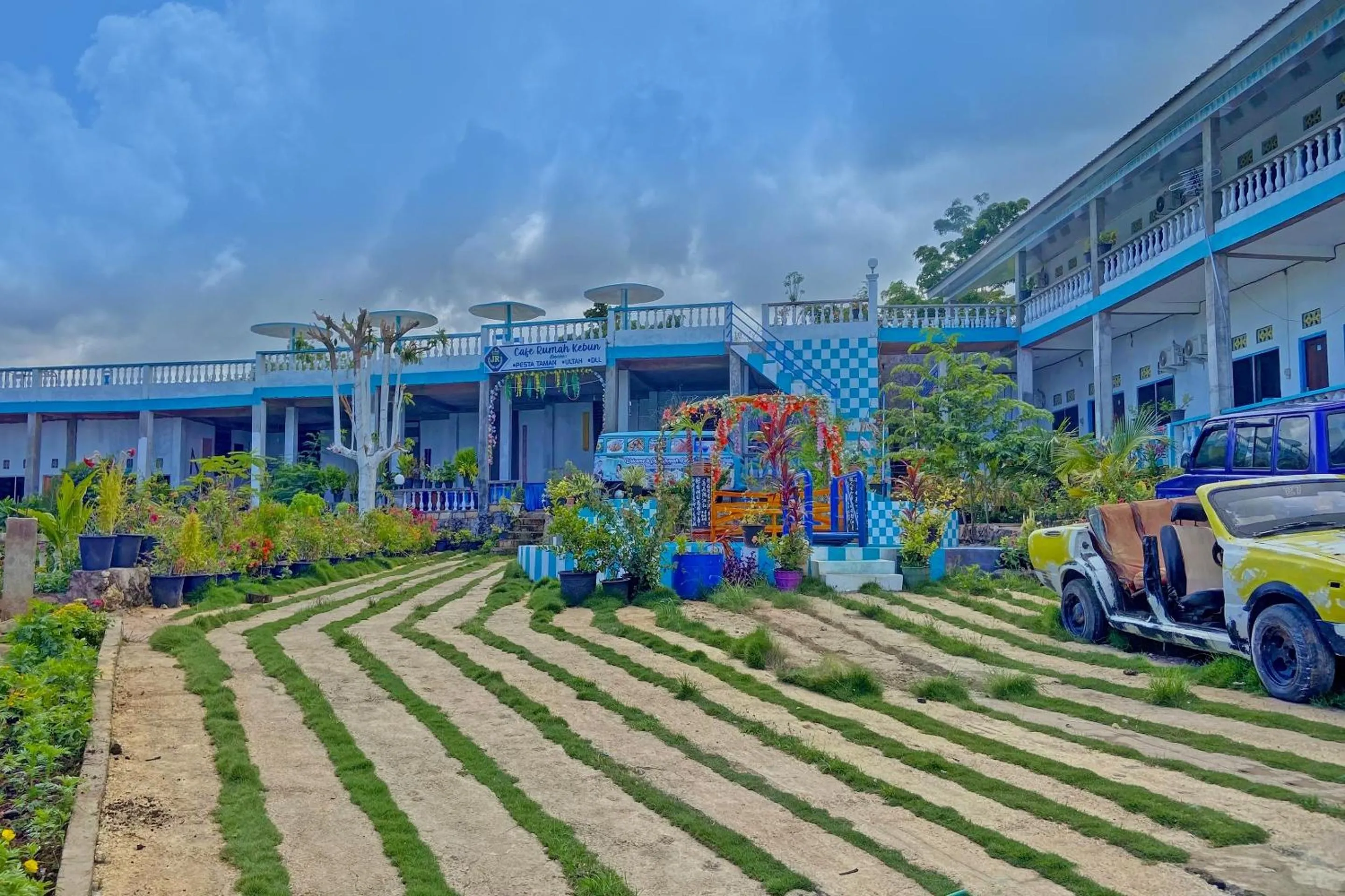 Facade/entrance in OYO 91927 Homestay Kebun