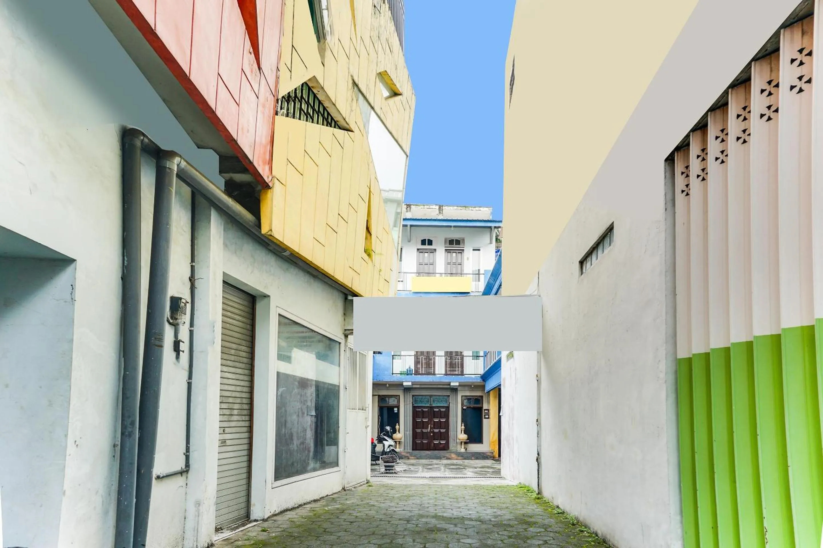 Facade/entrance in OYO 91926 Serayu Sumbersari Homestay