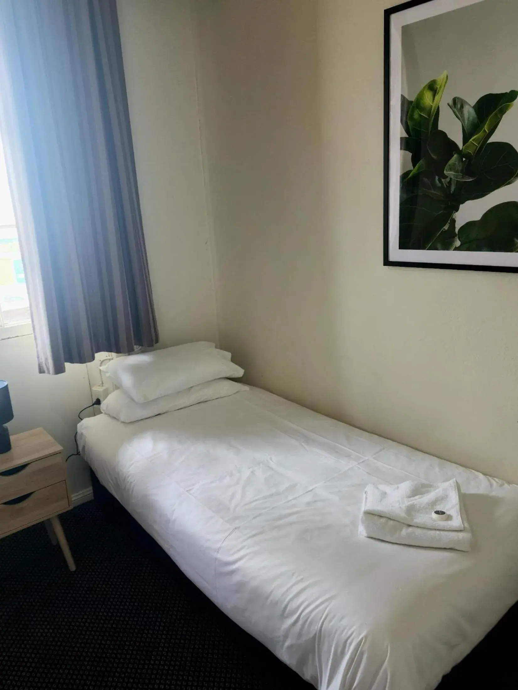 Twin Room with Shared Bathroom - single occupancy in Family Hotel Twin Room with Shared Bathroom - single occupancy in Family Hotel