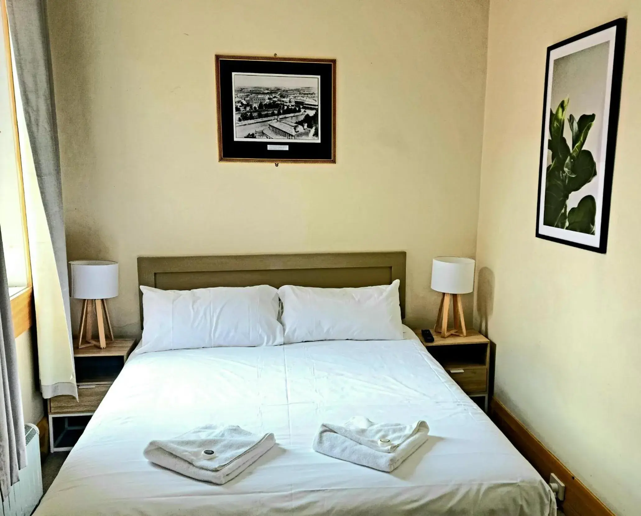 Triple Room with Shared Bathroom - single occupancy in Family Hotel Triple Room with Shared Bathroom - single occupancy in Family Hotel