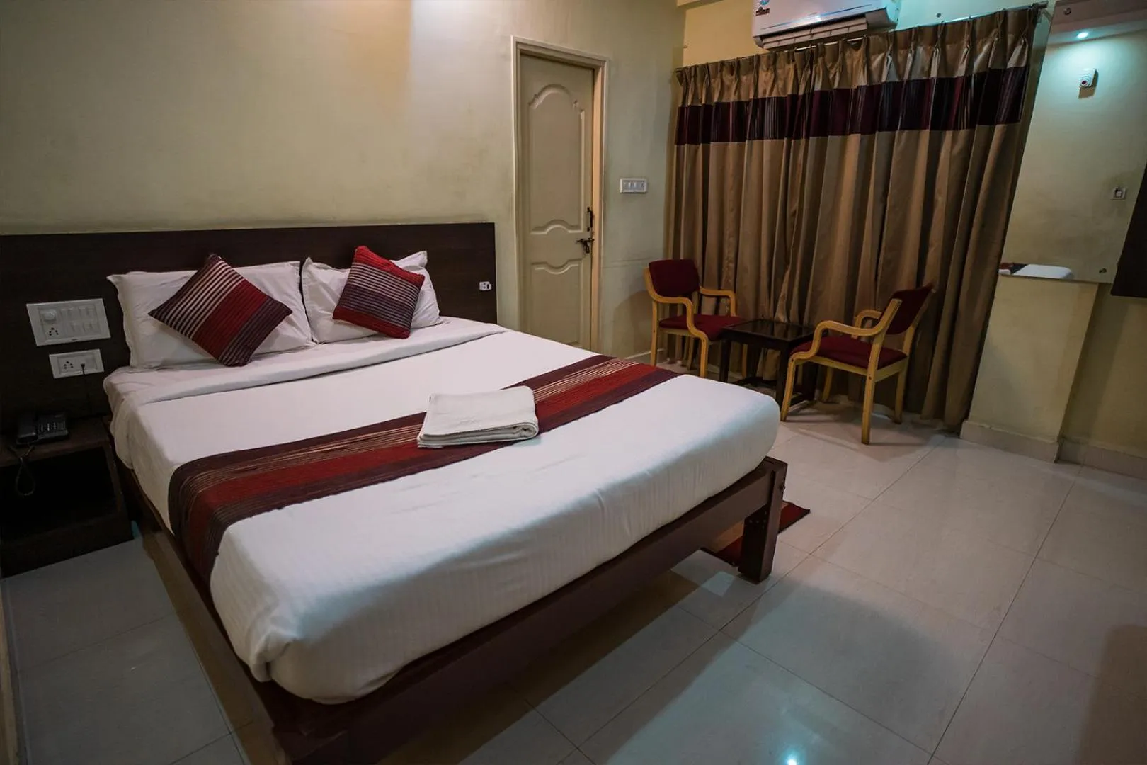 Bathroom, Bed in HOTEL PRAKAASH COMFORTS