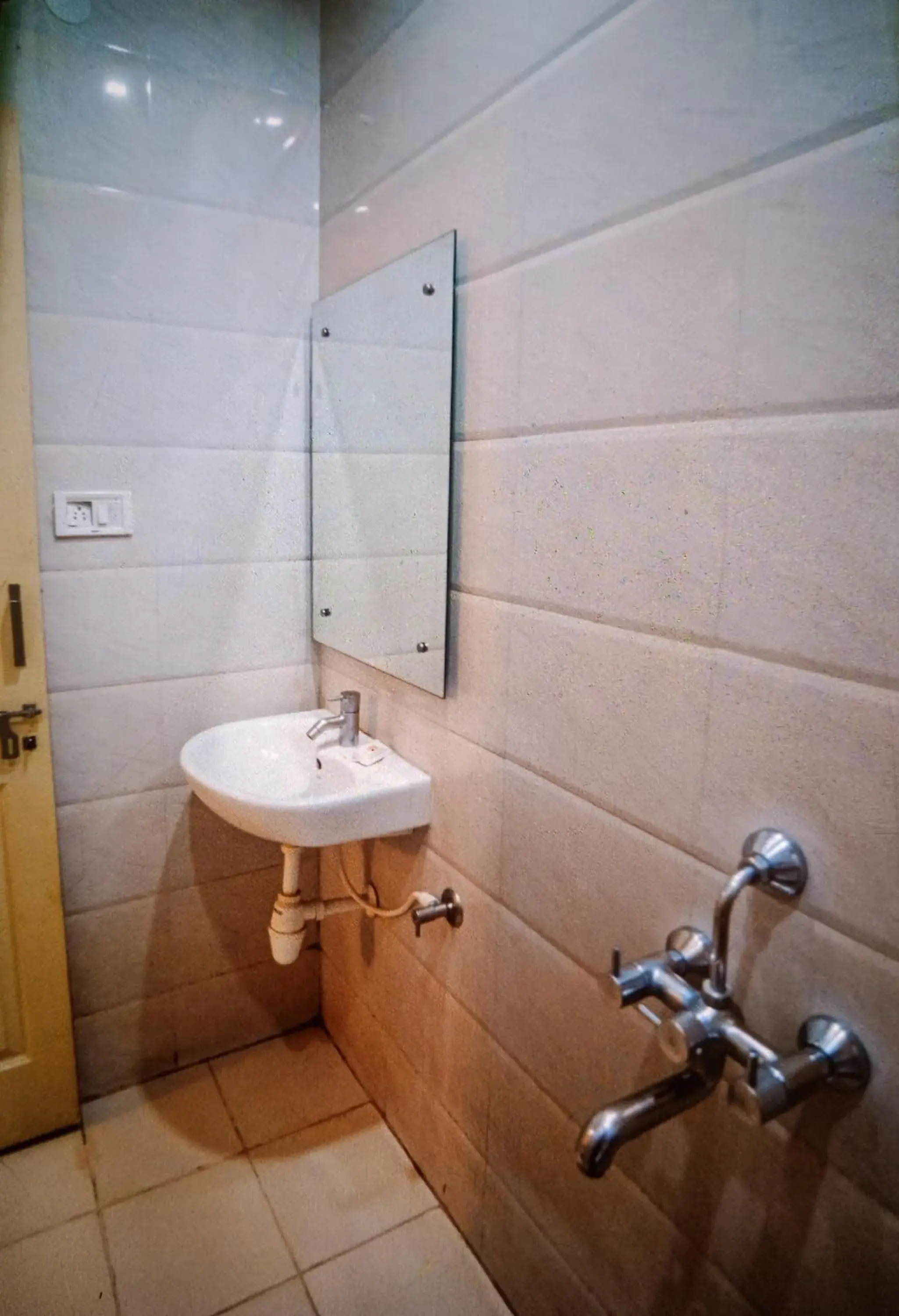 Shower in HOTEL PRAKAASH COMFORTS Shower in HOTEL PRAKAASH COMFORTS