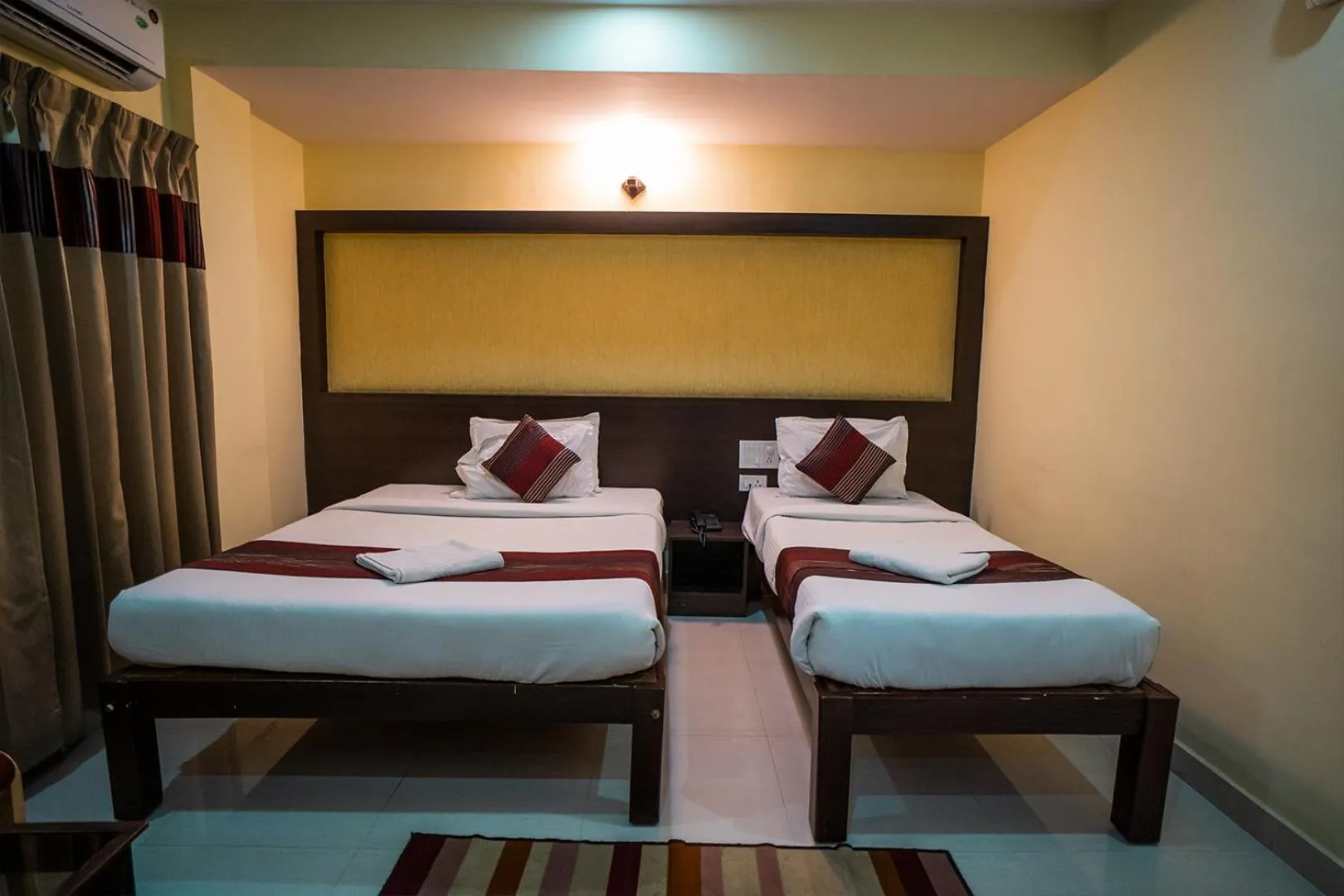 Bed in HOTEL PRAKAASH COMFORTS