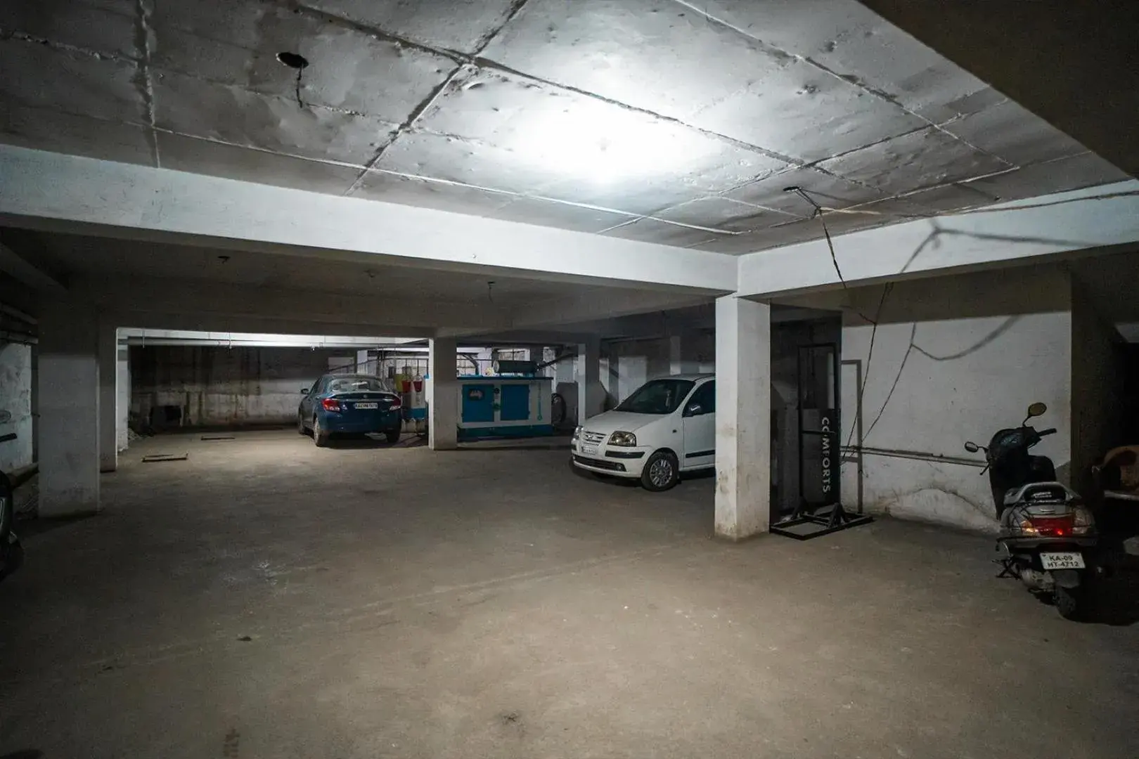 Parking in HOTEL PRAKAASH COMFORTS Parking in HOTEL PRAKAASH COMFORTS