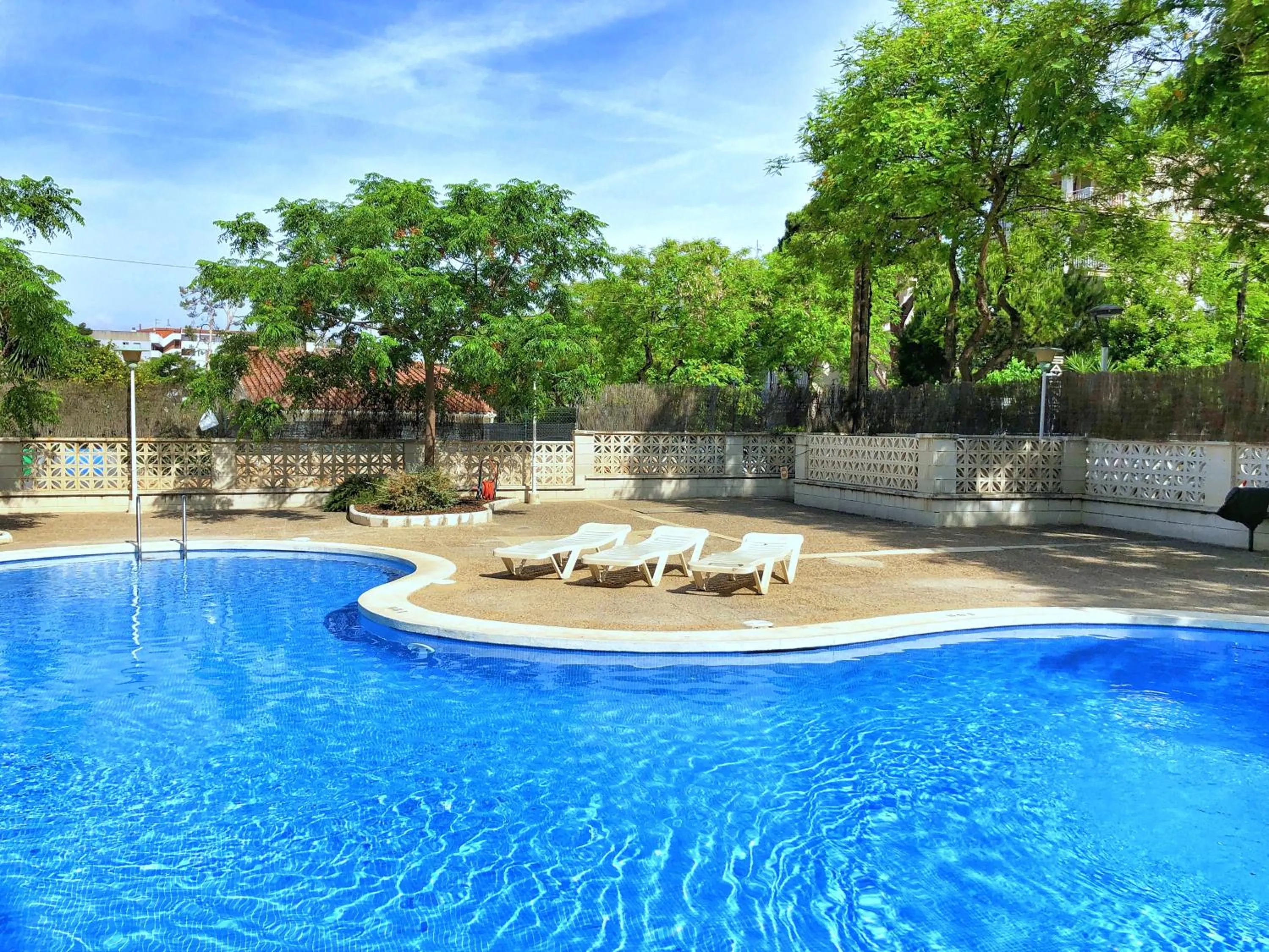 Swimming pool in Rentalmar Arquus Park