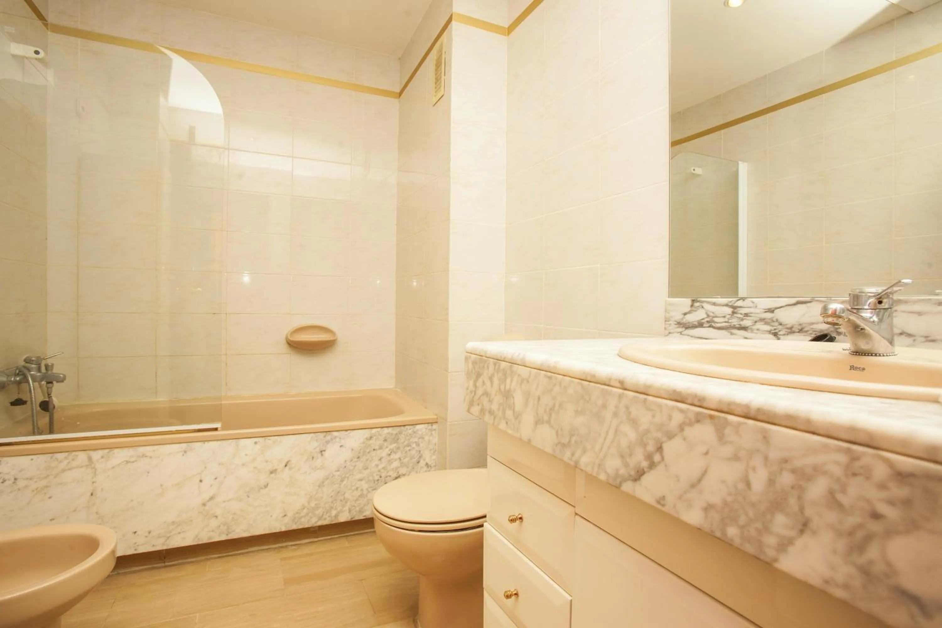 Bathroom in Rentalmar Arquus Park